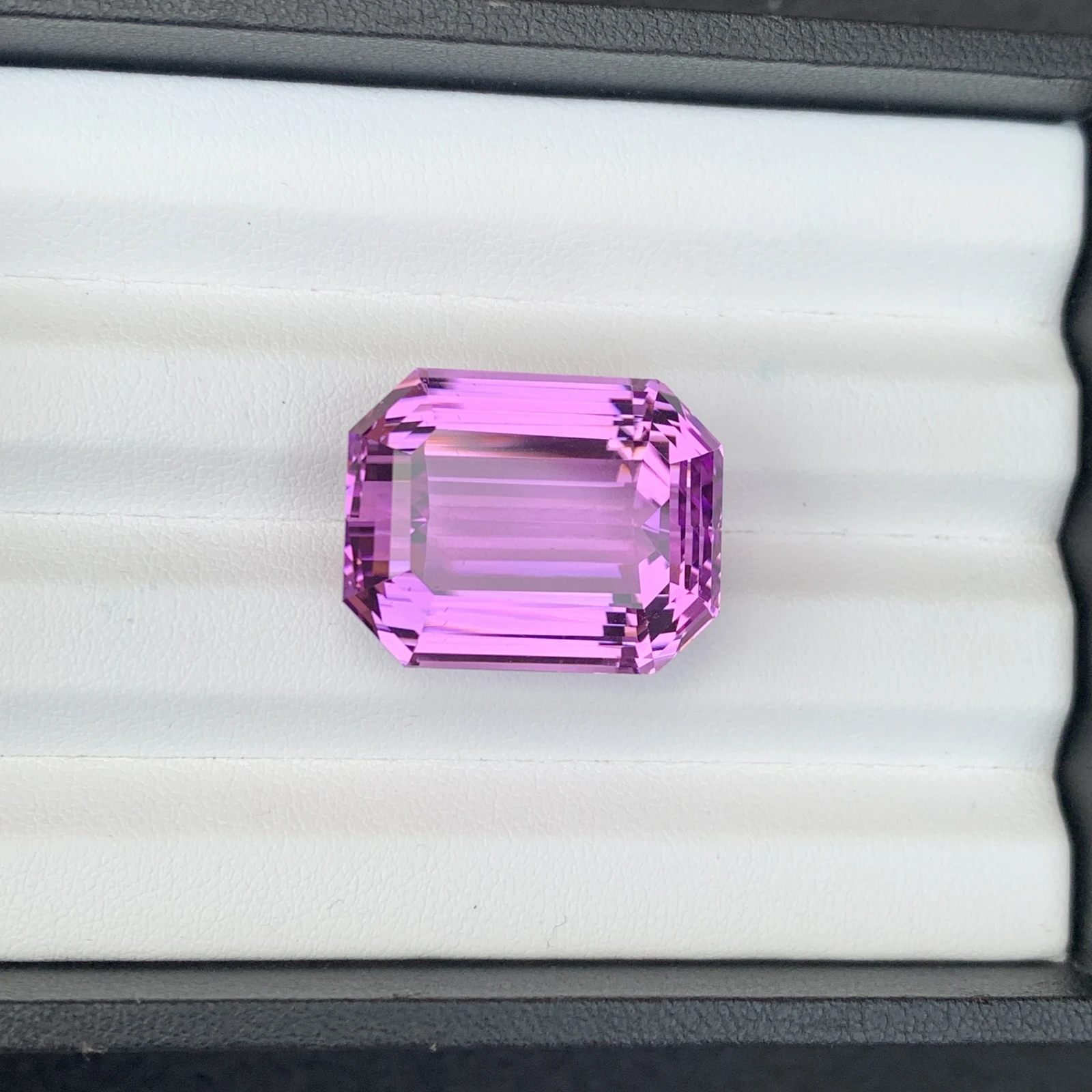 Natural Purple Kunzite 62.40 Carat Faceted Emerald Loose Gemstone — view 5