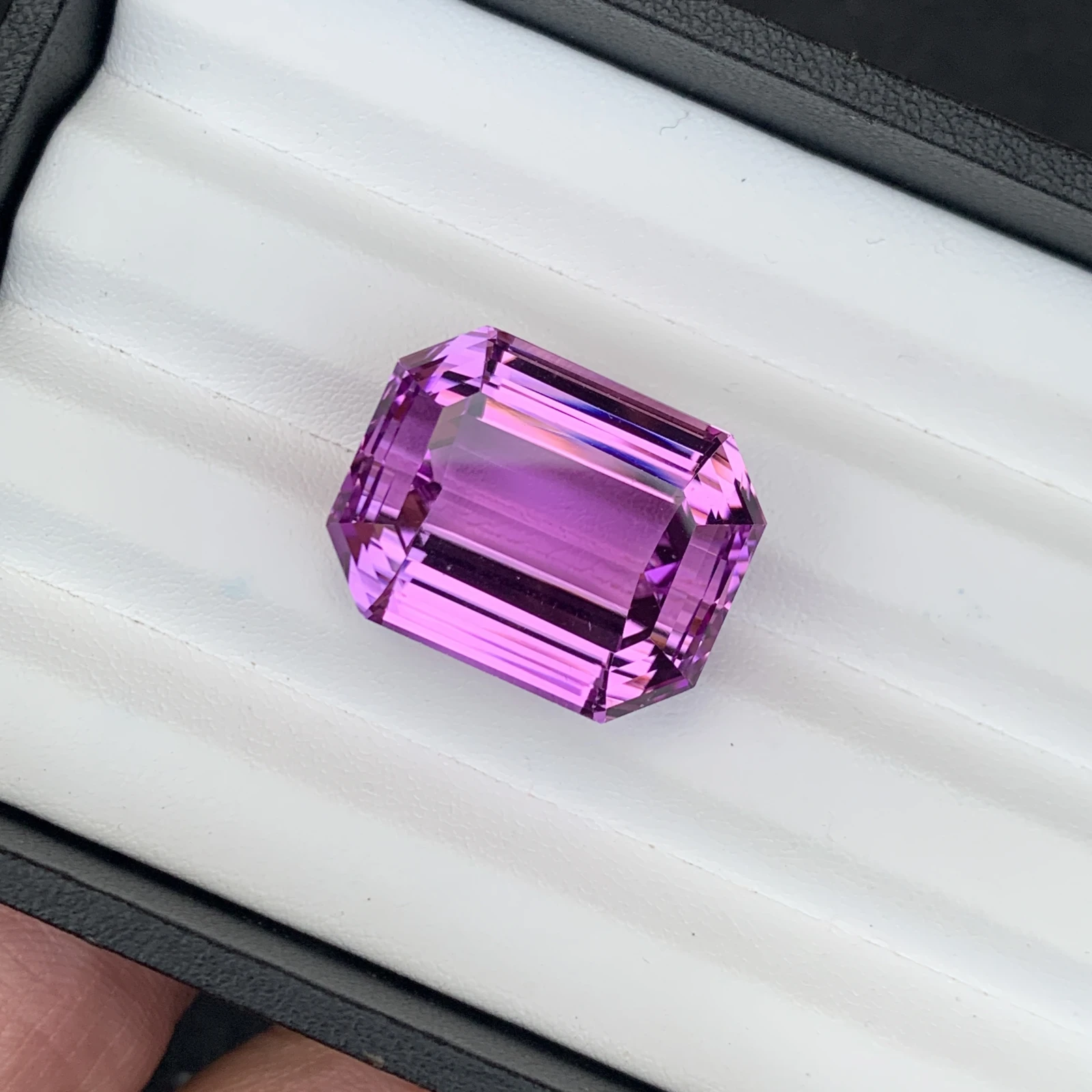 Natural Purple Kunzite 62.40 Carat Faceted Emerald Loose Gemstone — view 9