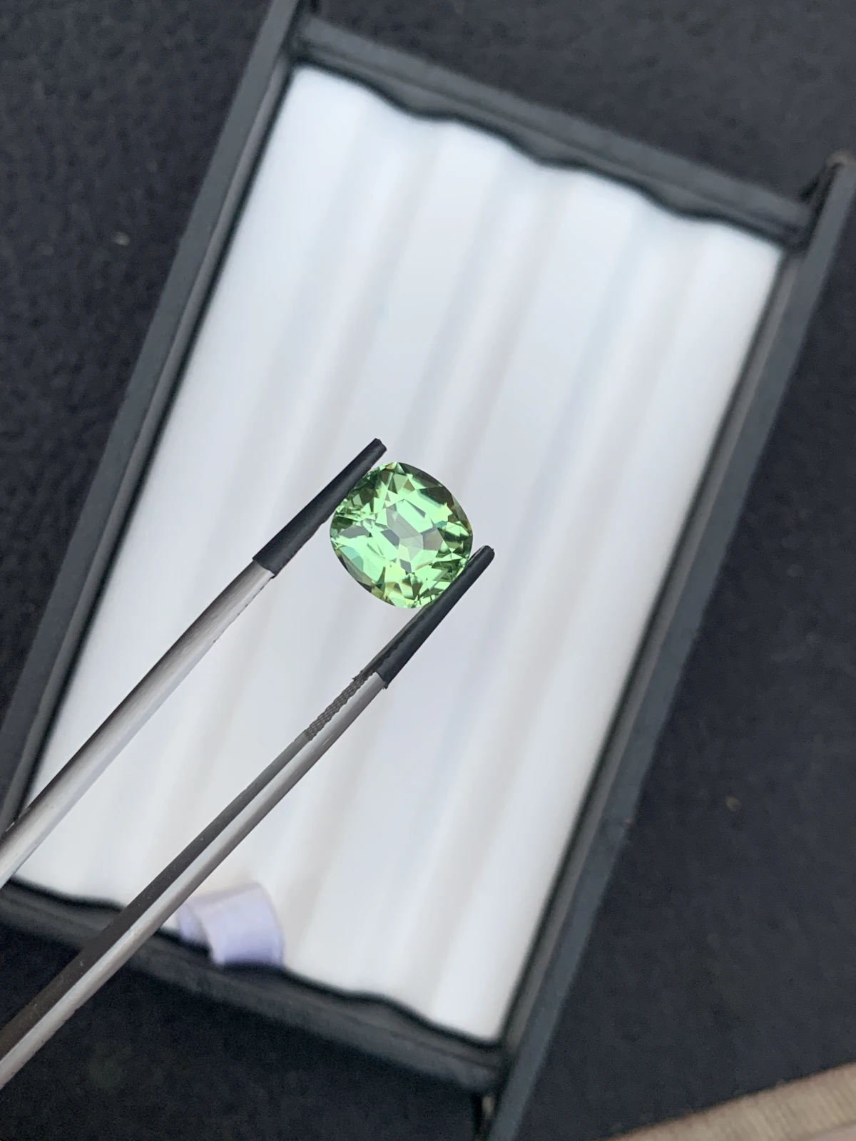 5.20 ct Natural Mint Green Peridot Cushion Shape Loose Gemstone from Supat Valley Pakistan — view 3