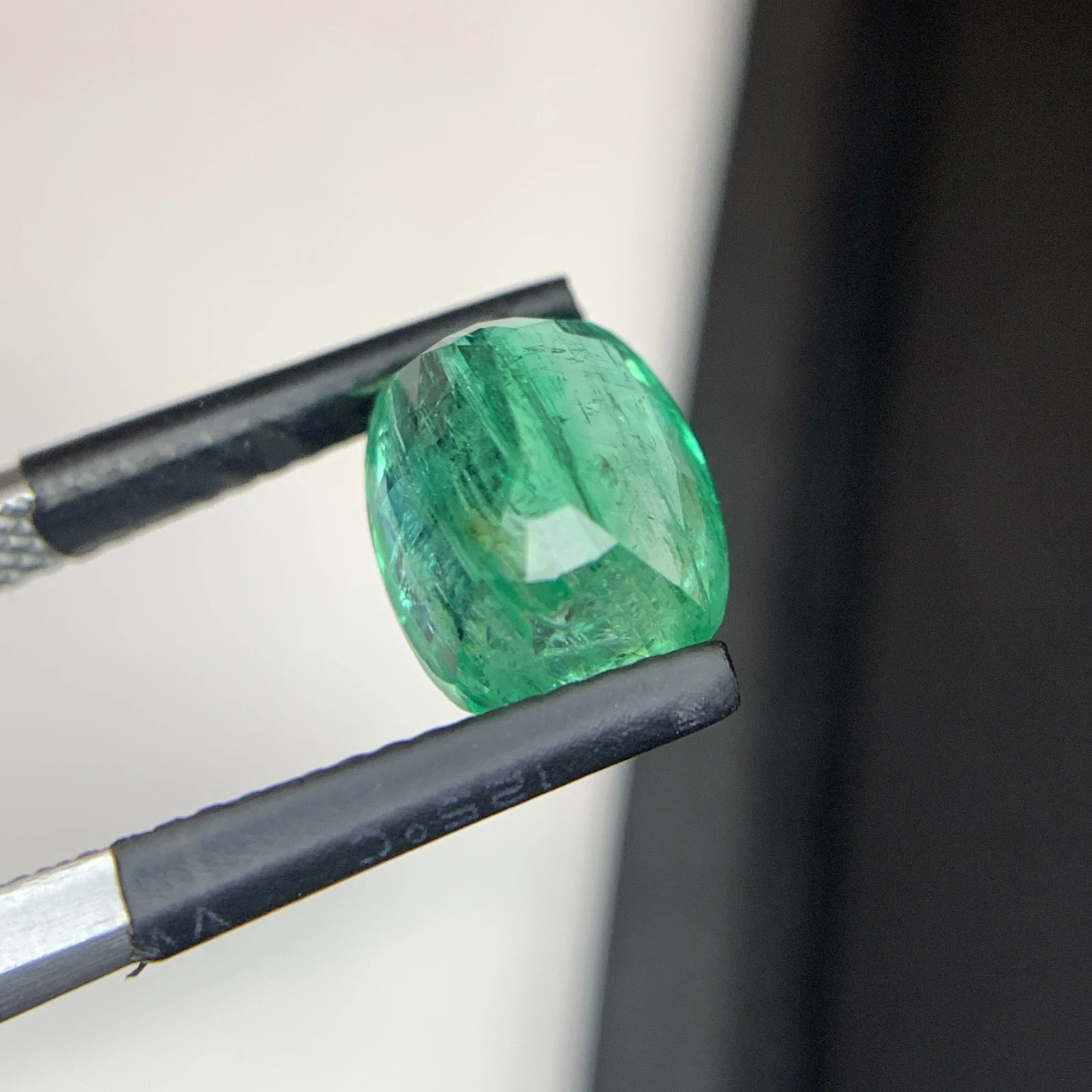 Natural Green Emerald 3.23 Carat Cushion Shape Faceted Loose Gemstone — view 5