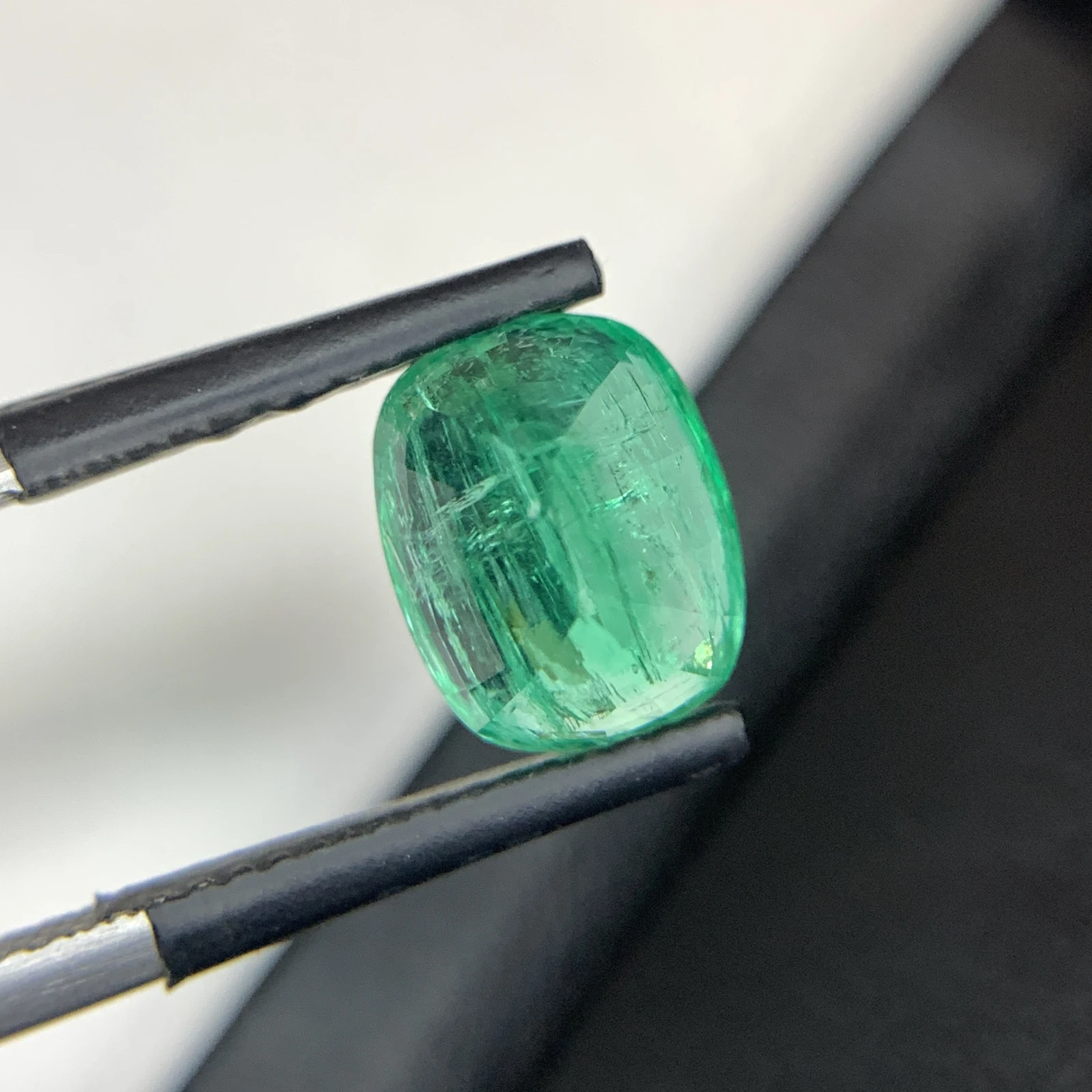 Natural Green Emerald 3.23 Carat Cushion Shape Faceted Loose Gemstone — view 10