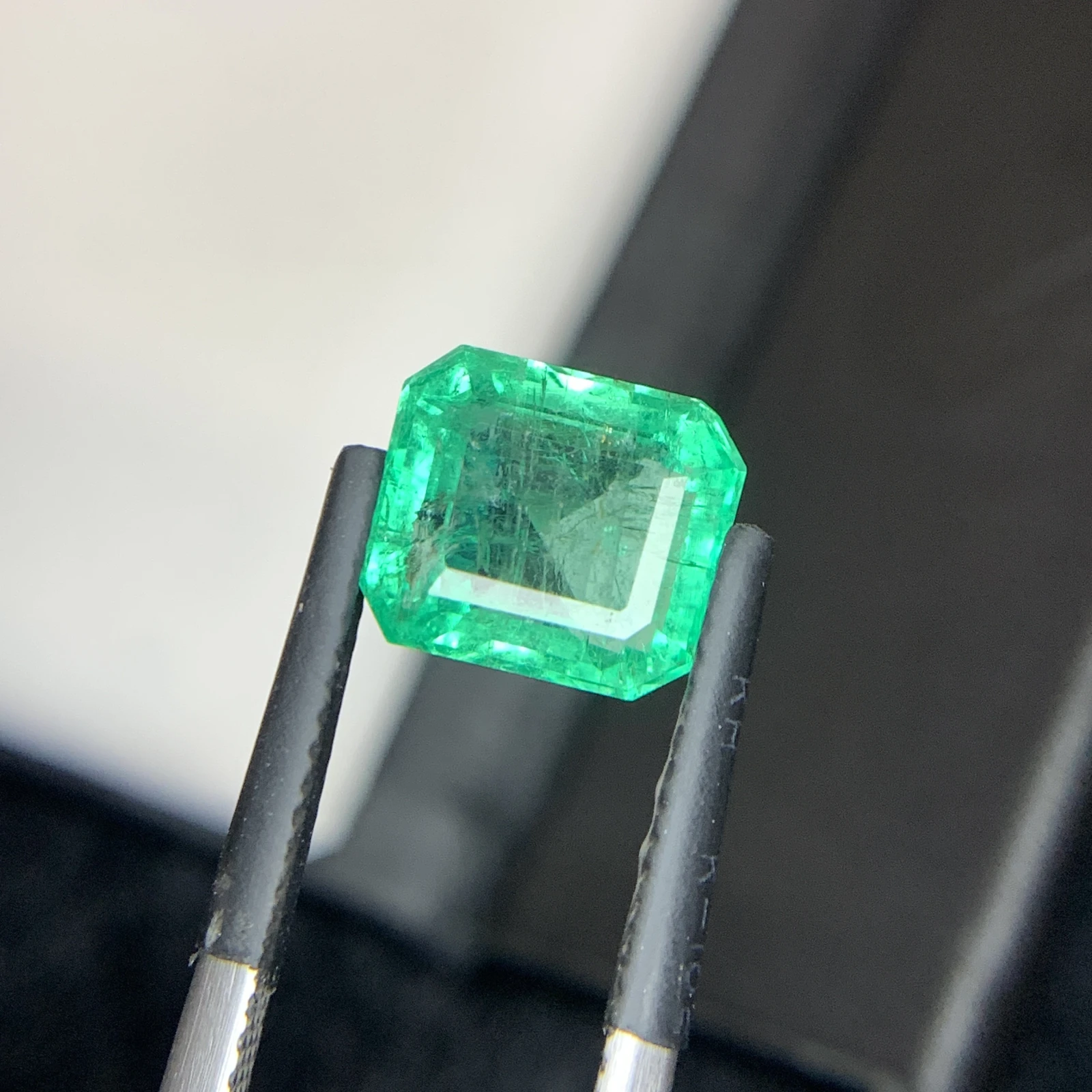 Natural Green Emerald 3.43 Carat Faceted Emerald Cut Shape Loose Gemstone For Jewelry — view 3