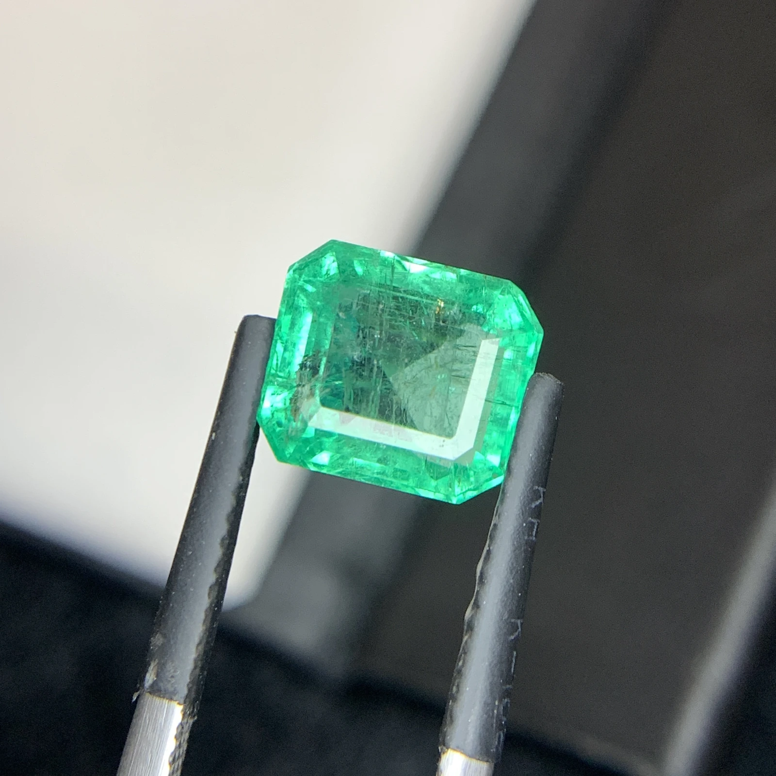 Natural Green Emerald 3.43 Carat Faceted Emerald Cut Shape Loose Gemstone For Jewelry — view 4