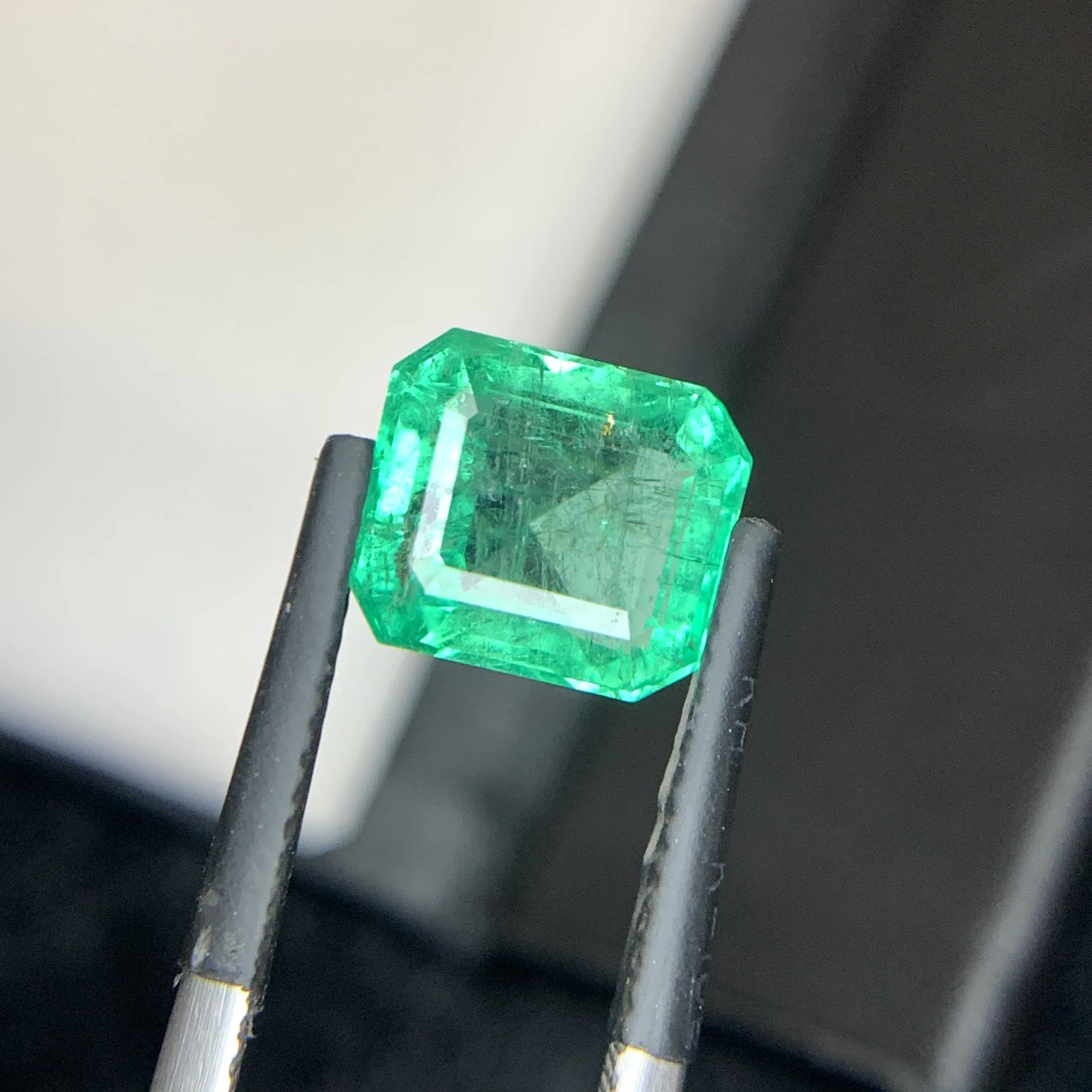 Natural Green Emerald 3.43 Carat Faceted Emerald Cut Shape Loose Gemstone For Jewelry — view 5