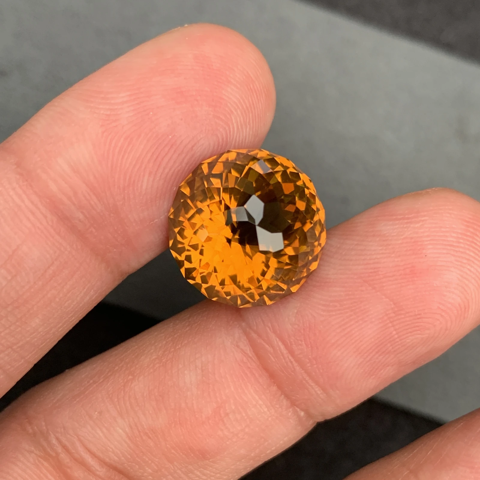Natural 16.30 Carat Round Cut Citrine Gemstone: Amber Jewelry Piece — view 3