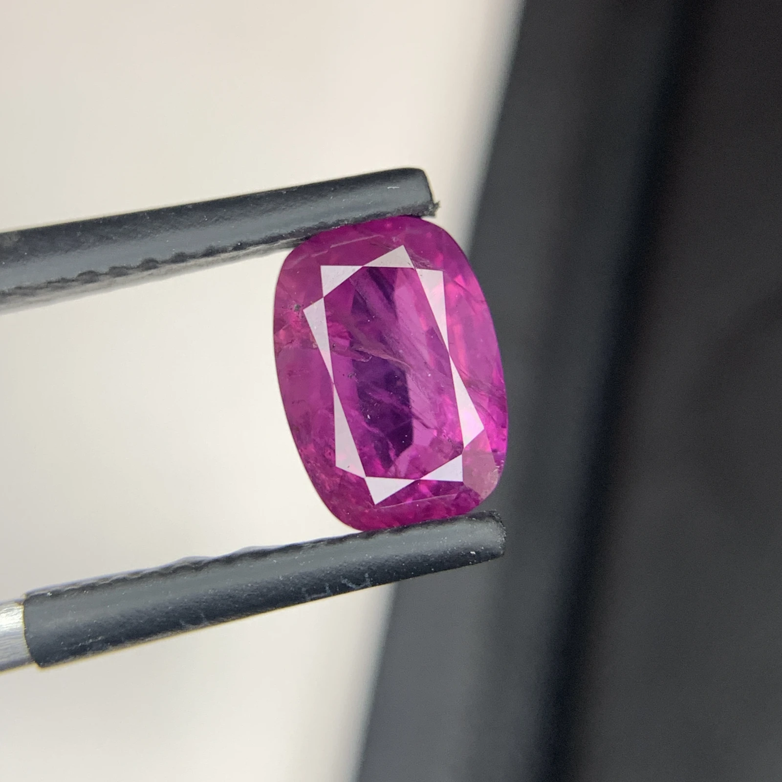 Natural Kashmir Sapphire 2.40 Carat Cushion Shape Faceted Loose Gemstone — view 9