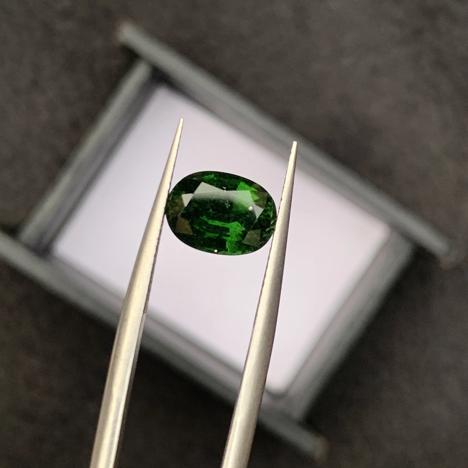 Natural Tsavorite Garnet 2.09 carat, Vivid Green Gemstone For Fine Jewelry Making — view 6