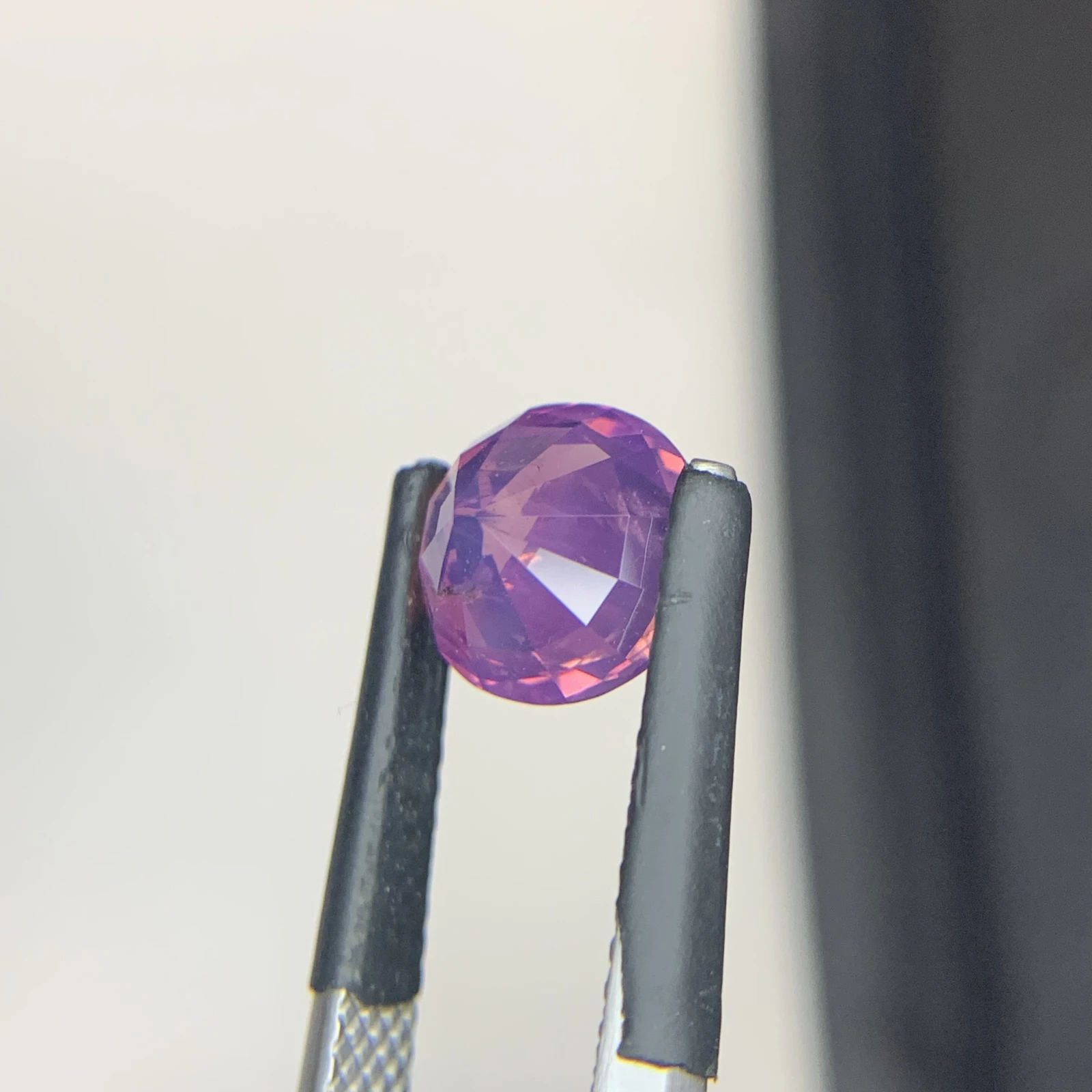 Natural Kashmir Sapphire 2.70 Carat, Faceted Oval Shape Loose Gemstone — view 8