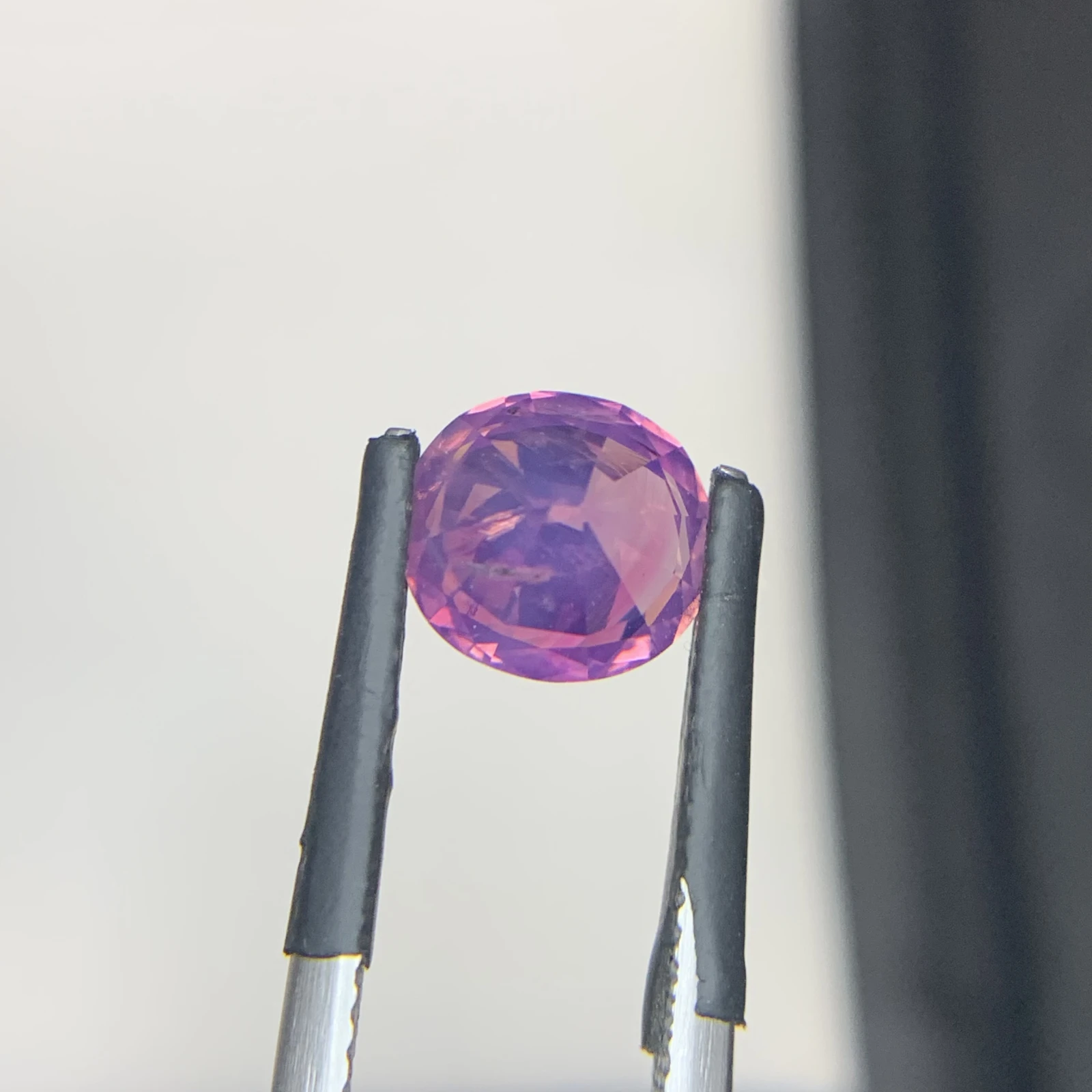 Natural Kashmir Sapphire 2.70 Carat, Faceted Oval Shape Loose Gemstone — view 10