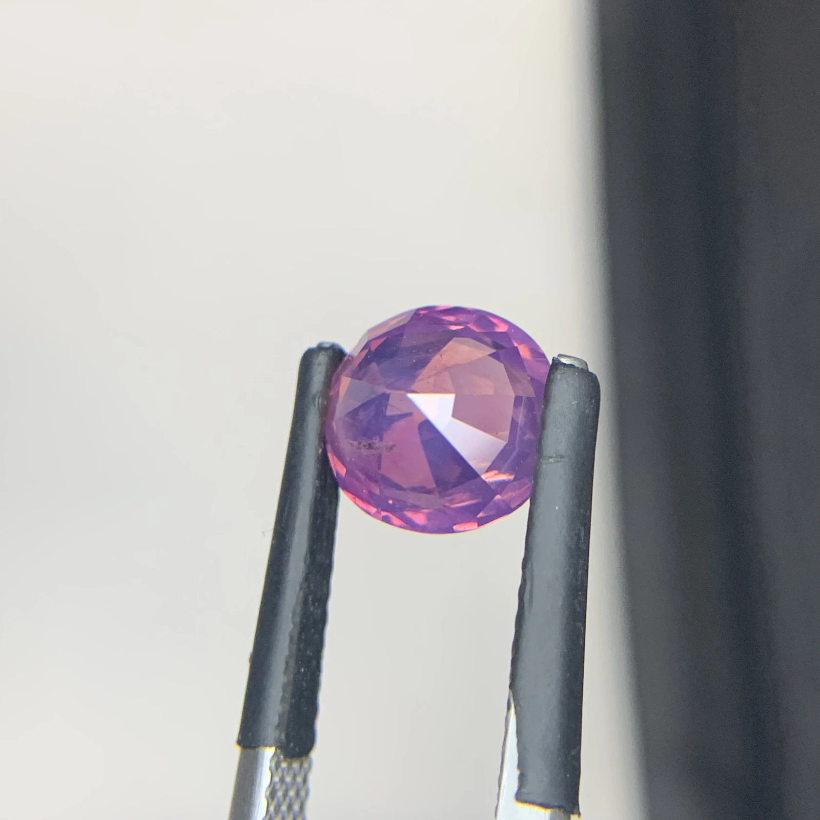 Natural Kashmir Sapphire 2.70 Carat, Faceted Oval Shape Loose Gemstone — view 9