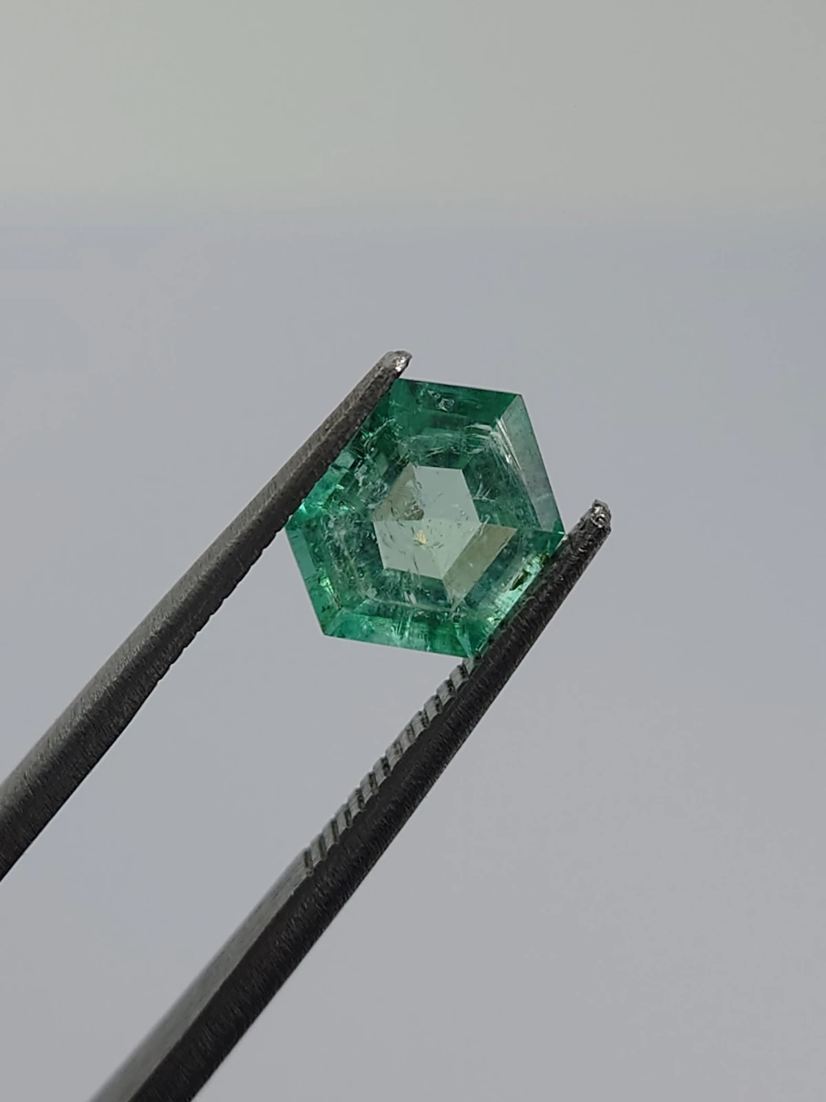 1.28ct Natural Emerald Fancy Hexagon cut From Panjshir Afghanistan — view 1