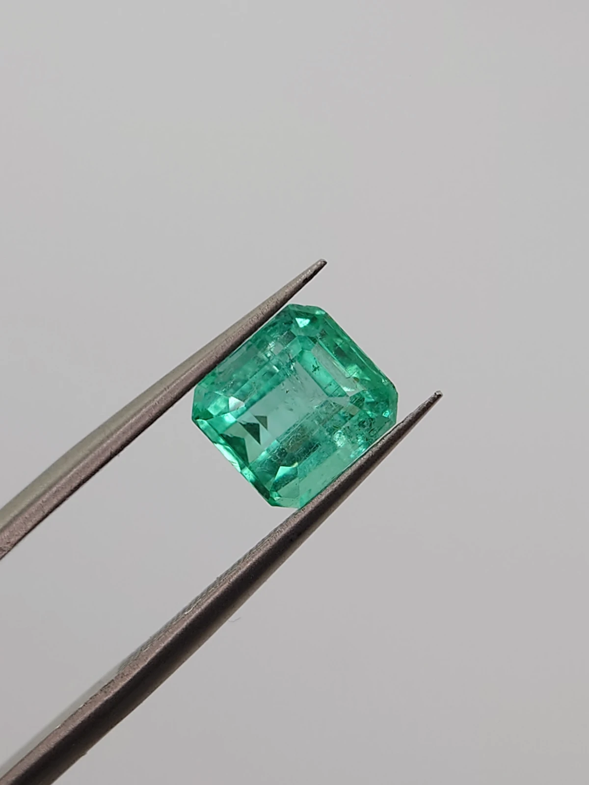 2.37ct Natural Emerald From Panjshir Valley Afghanistan — view 1