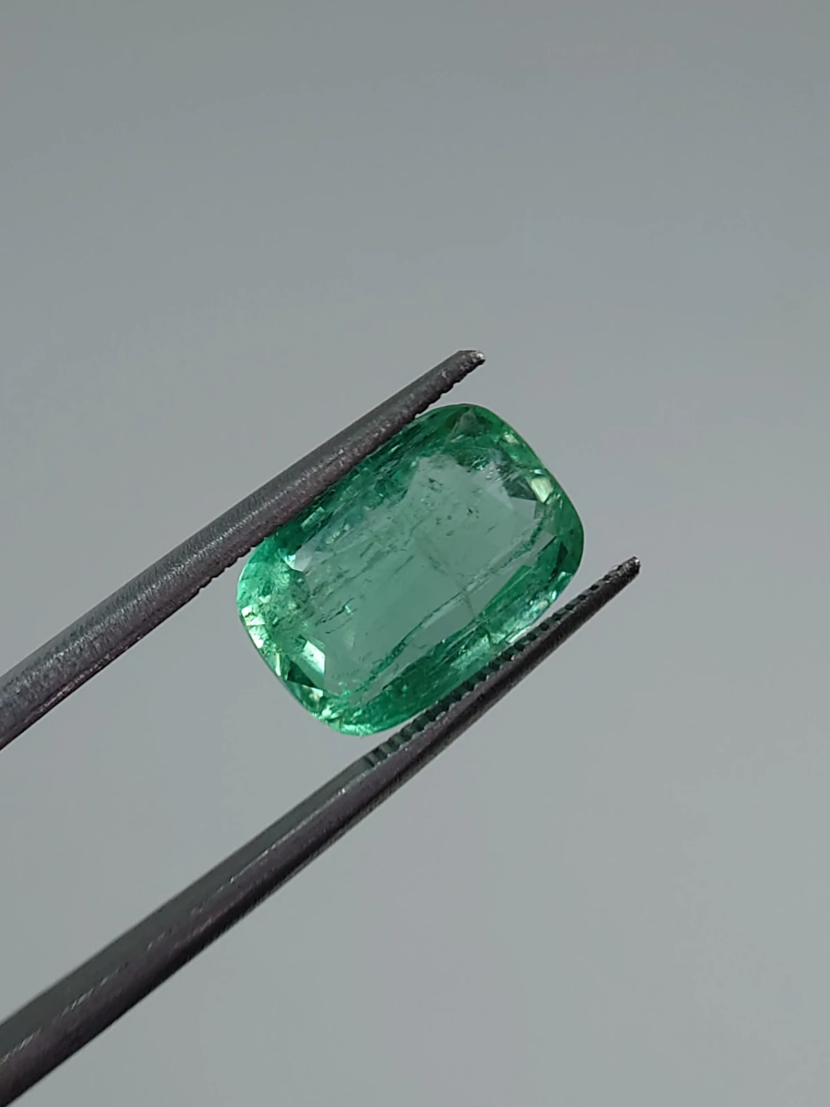 5.4ct Natural Emerald From Panjshir Valley Afghanistan — view 1