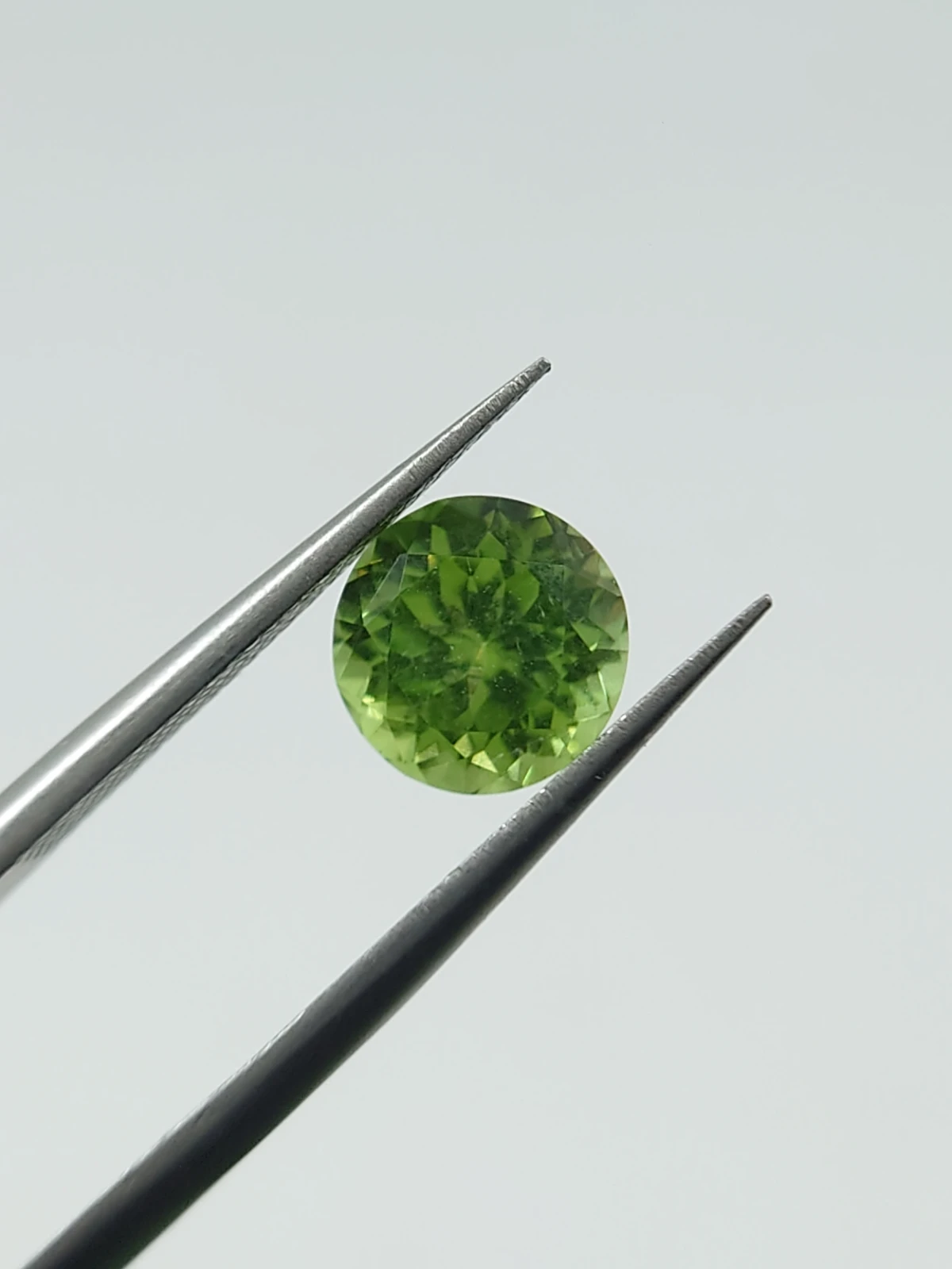 1.91ct Natural Peridot in Round Cut Loose Gemstone From Pakistan — view 1