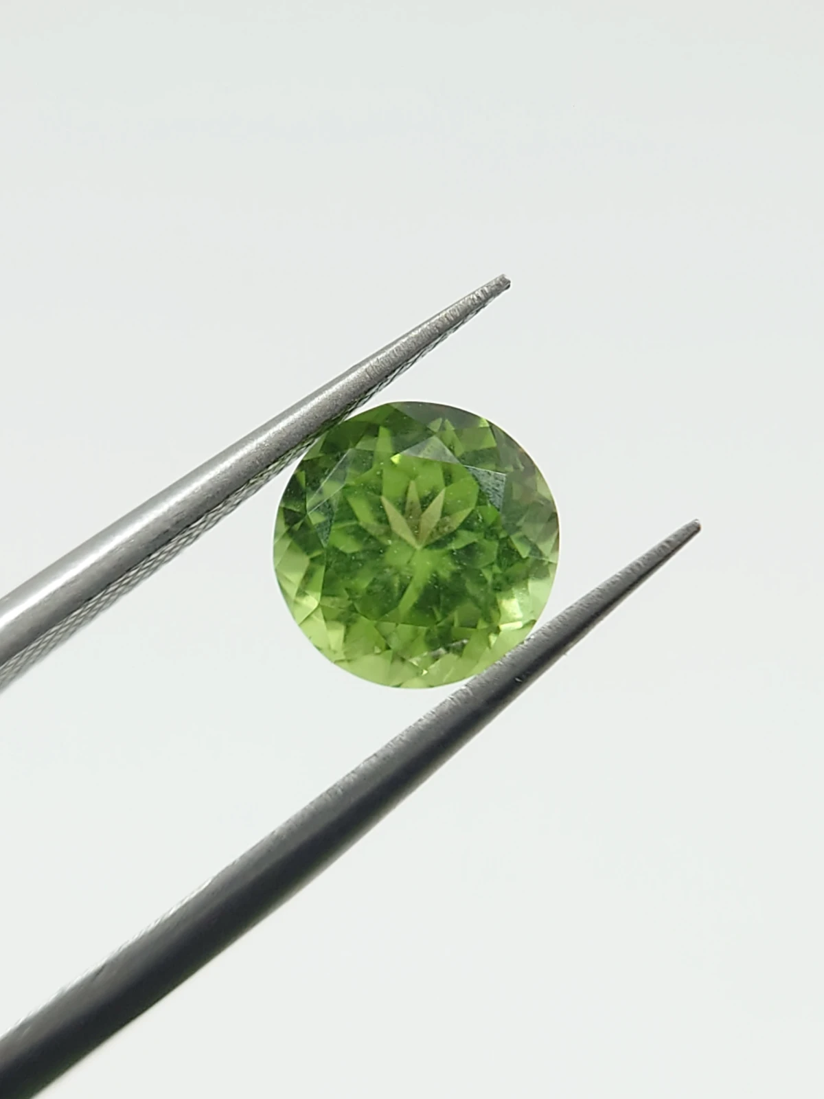 1.91ct Natural Peridot in Round Cut Loose Gemstone From Pakistan — view 4
