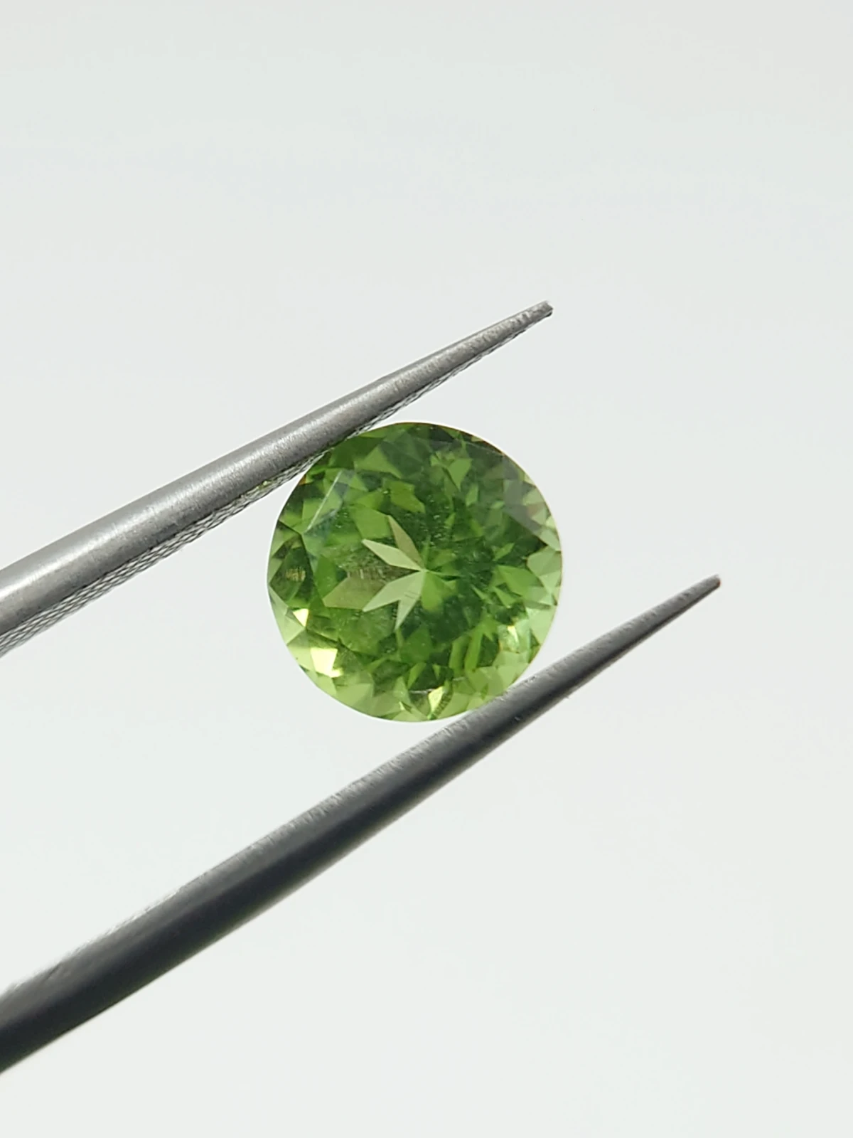 1.91ct Natural Peridot in Round Cut Loose Gemstone From Pakistan — view 7