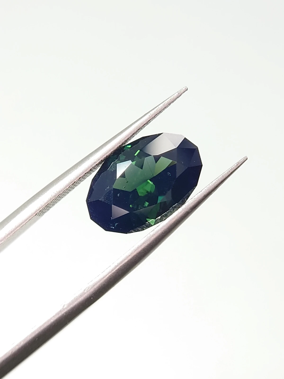3.62ct Natural Bicolor Sapphire in Oval Cut Loose Gemstone From Nigeria — view 3