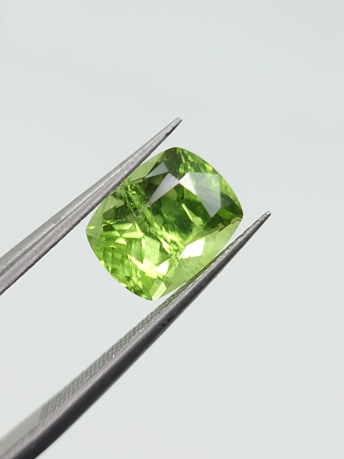 2.74ct Natural Peridot Modified Cushion Cut Loose Gemstone From Pakistan — view 4