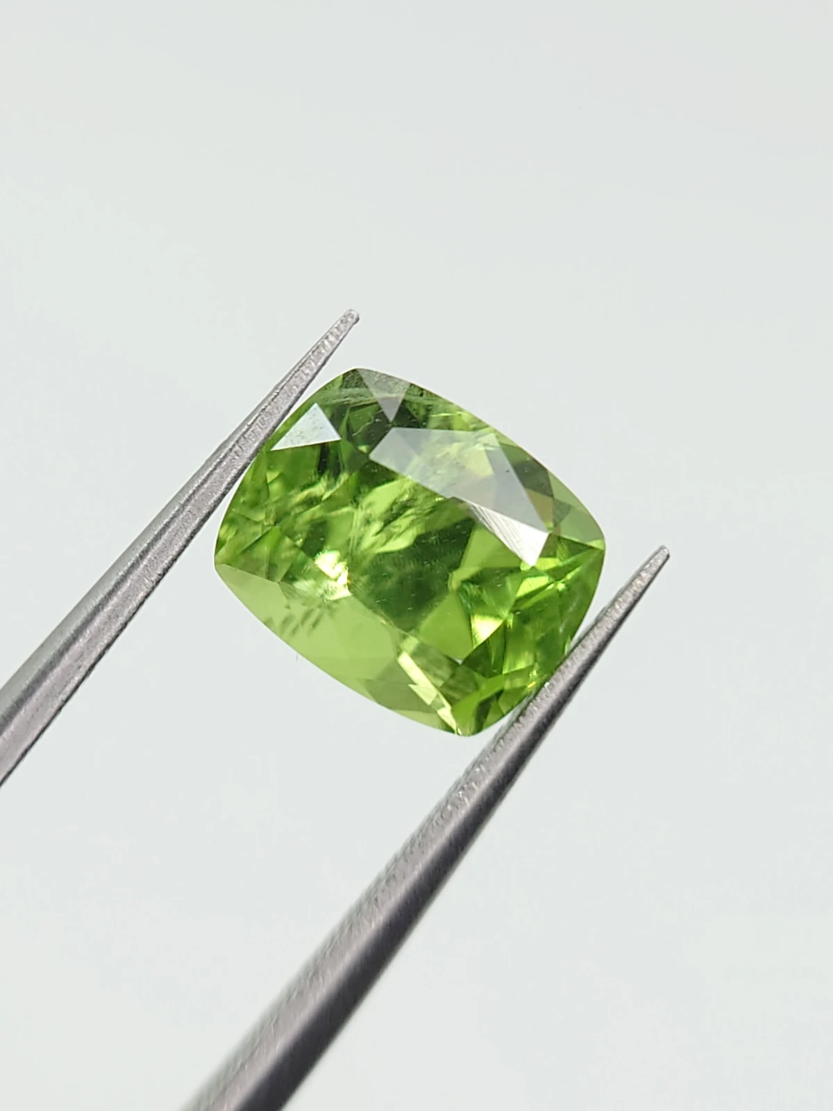 2.74ct Natural Peridot Modified Cushion Cut Loose Gemstone From Pakistan — view 6