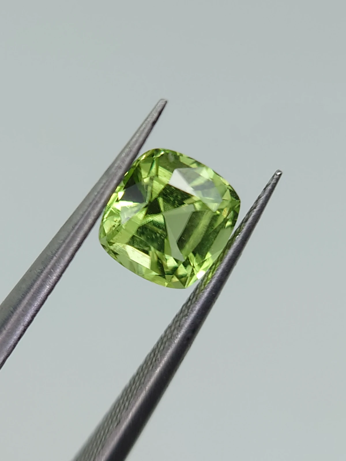 1.22ct Natural Peridot Square Cut Loose Gemstone From Pakistan — view 7