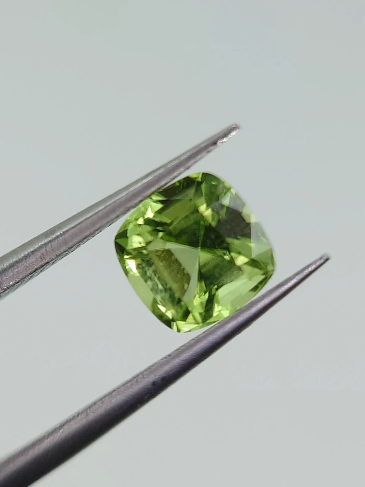 1.22ct Natural Peridot Square Cut Loose Gemstone From Pakistan — view 6