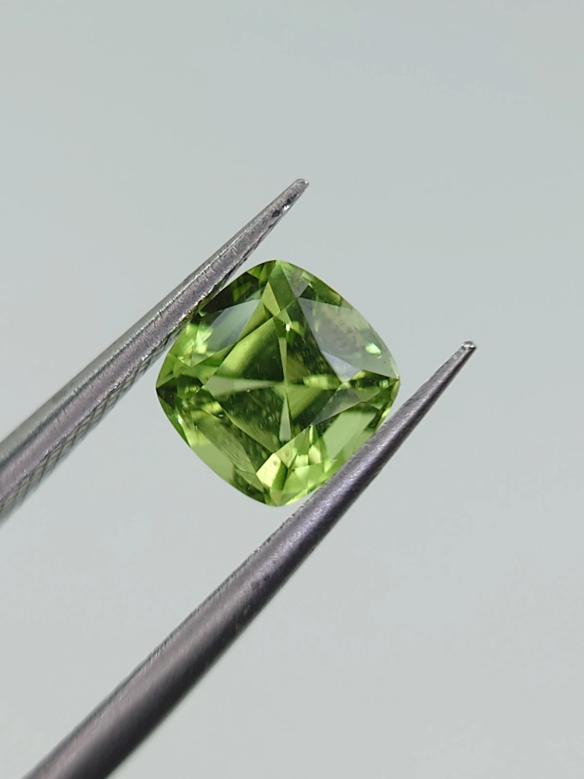 1.22ct Natural Peridot Square Cut Loose Gemstone From Pakistan — view 3