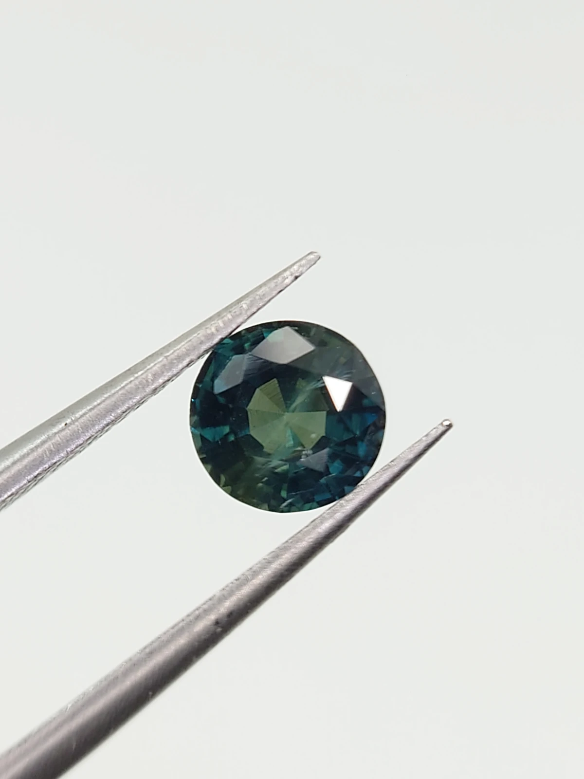1.03ct Natural Bicolor Sapphire Round Cut Loose Gemstone From Nigeria — view 1
