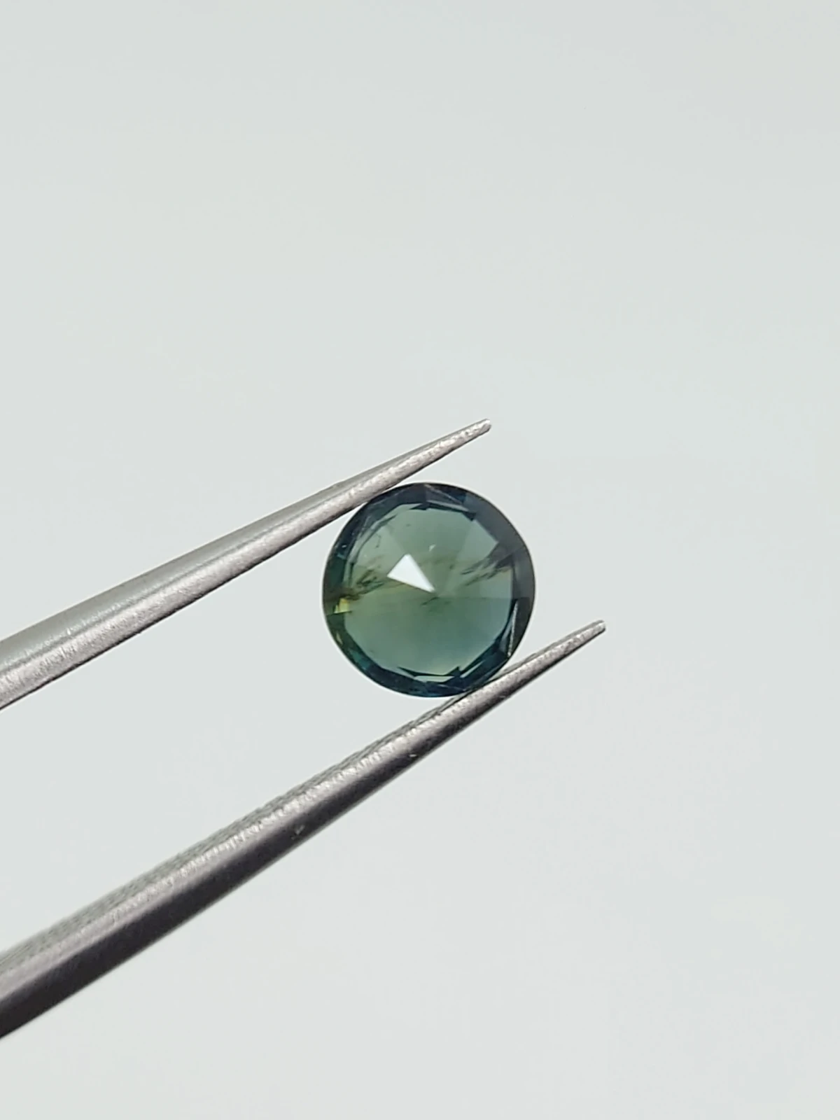 1.03ct Natural Bicolor Sapphire Round Cut Loose Gemstone From Nigeria — view 2
