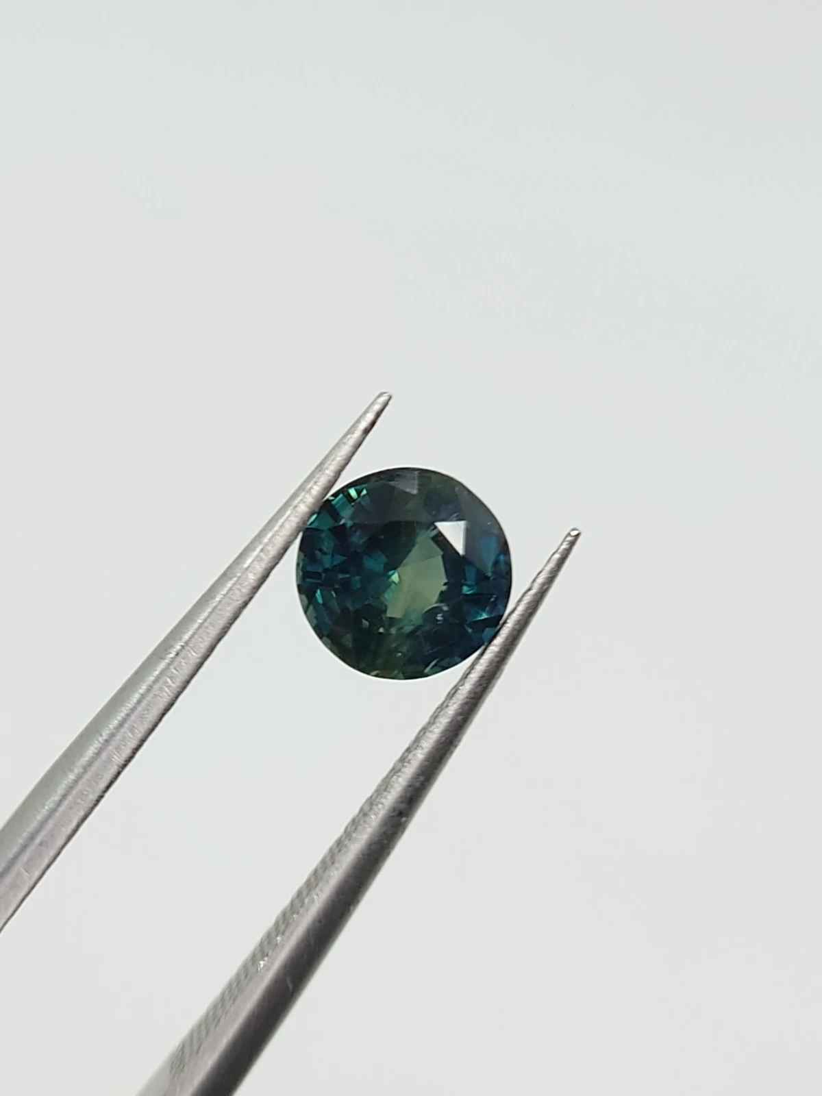 1.03ct Natural Bicolor Sapphire Round Cut Loose Gemstone From Nigeria — view 3