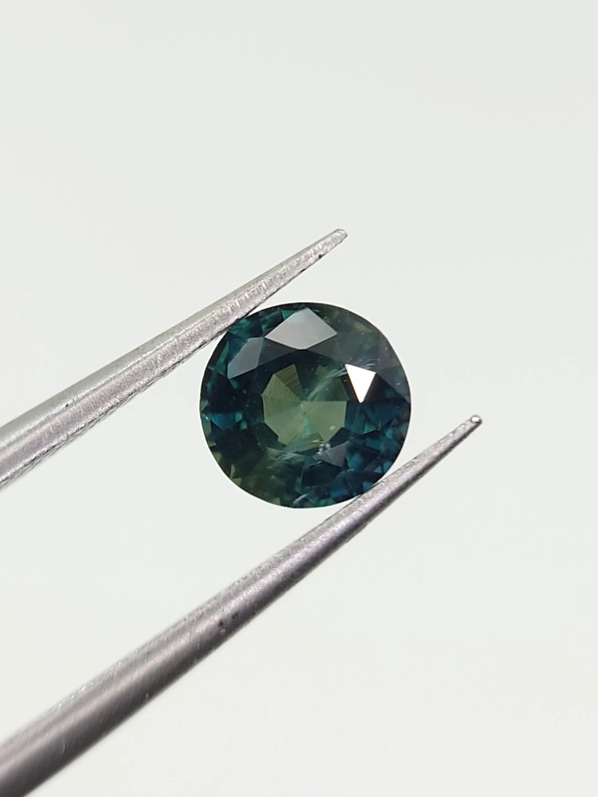 1.03ct Natural Bicolor Sapphire Round Cut Loose Gemstone From Nigeria — view 5