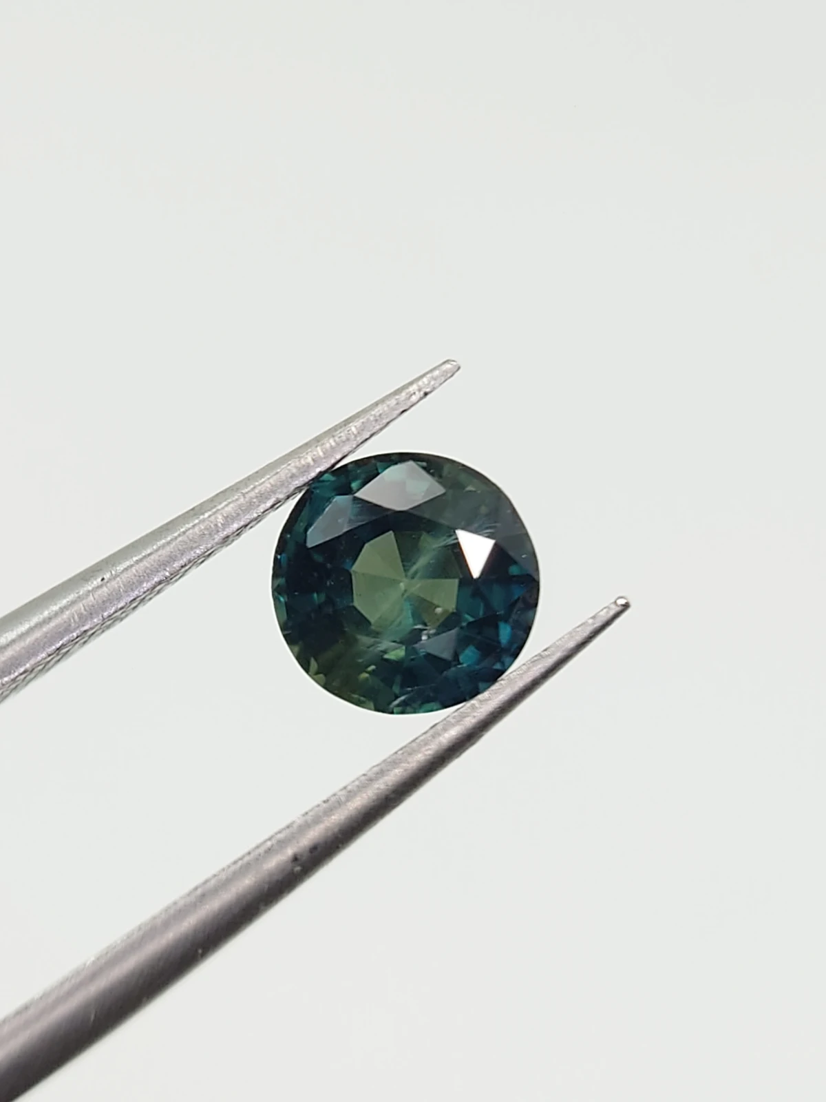 1.03ct Natural Bicolor Sapphire Round Cut Loose Gemstone From Nigeria — view 6