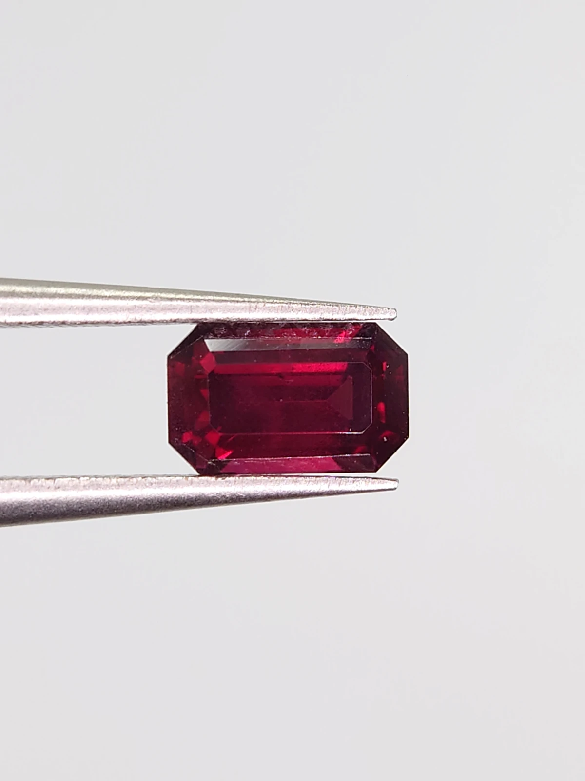 1.42ct Natural Rhodolite Garnet Octagon Cut Loose Gemstone From Tanzania — view 3