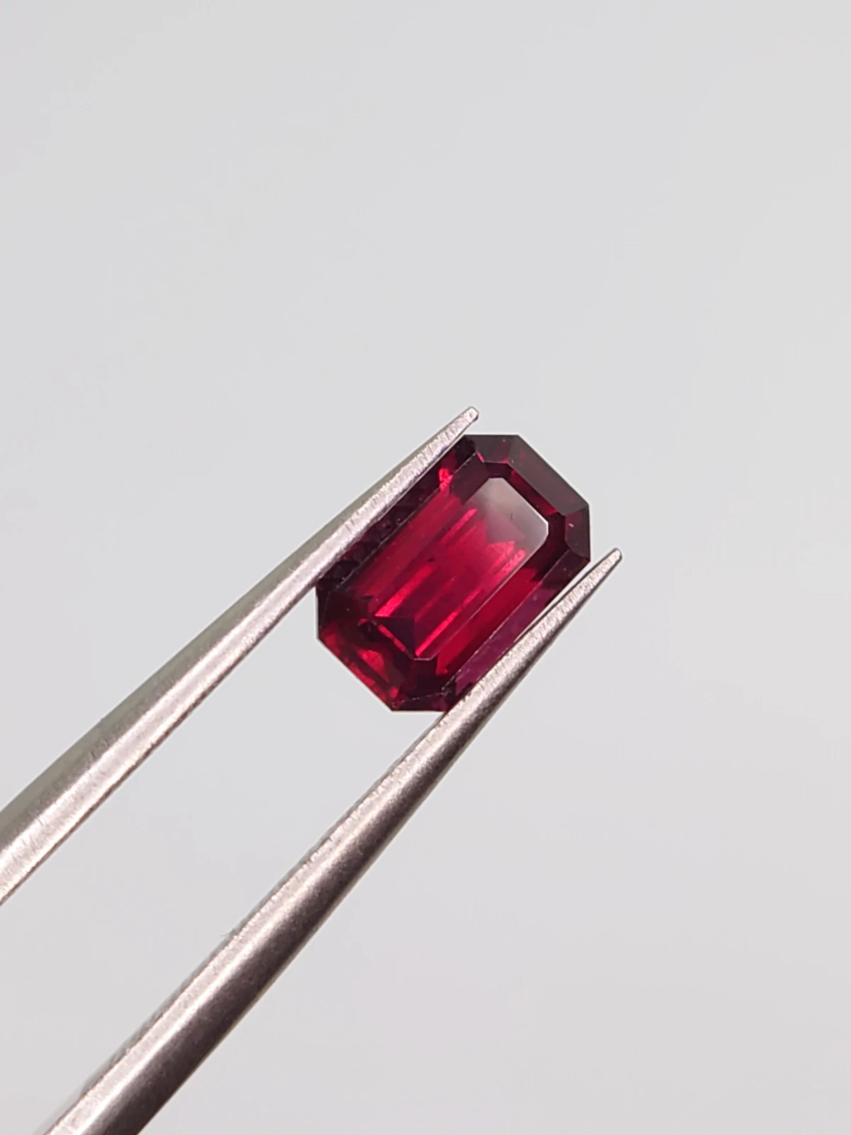 1.42ct Natural Rhodolite Garnet Octagon Cut Loose Gemstone From Tanzania — view 5