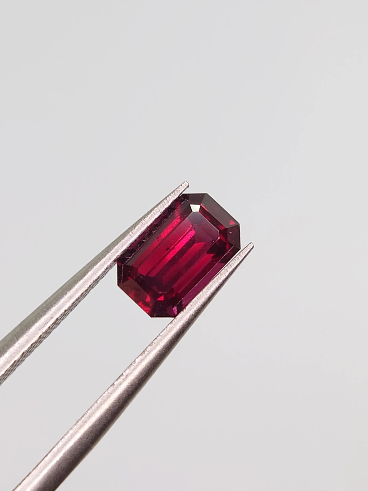 1.42ct Natural Rhodolite Garnet Octagon Cut Loose Gemstone From Tanzania — view 1