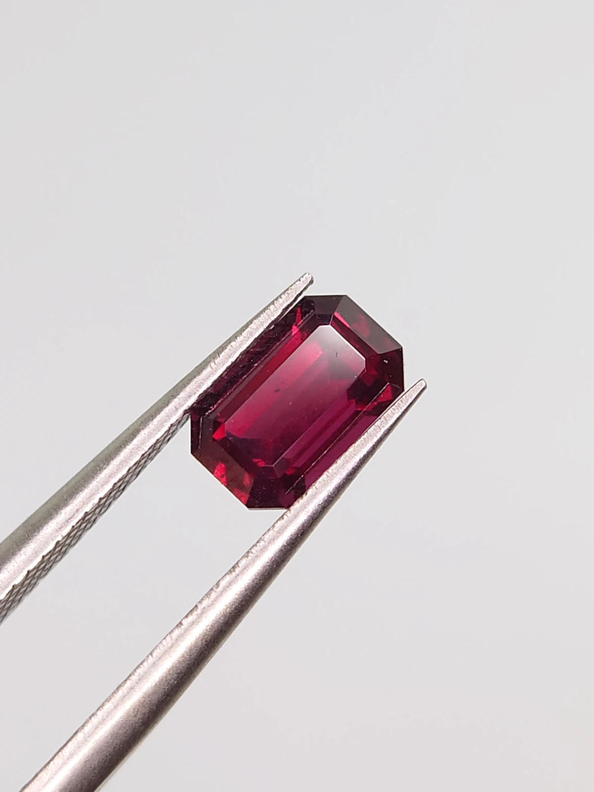 1.42ct Natural Rhodolite Garnet Octagon Cut Loose Gemstone From Tanzania — view 4