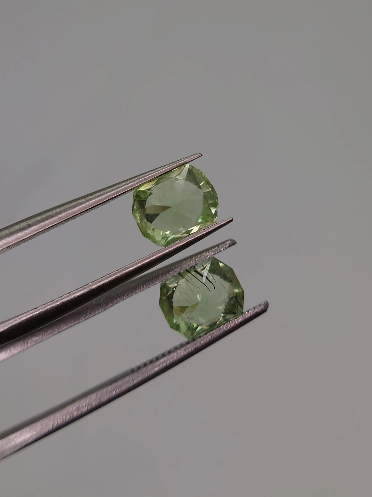 2.5ct Natural Peridot Pair Faceted Loose Gemstone From Pakistan — view 3