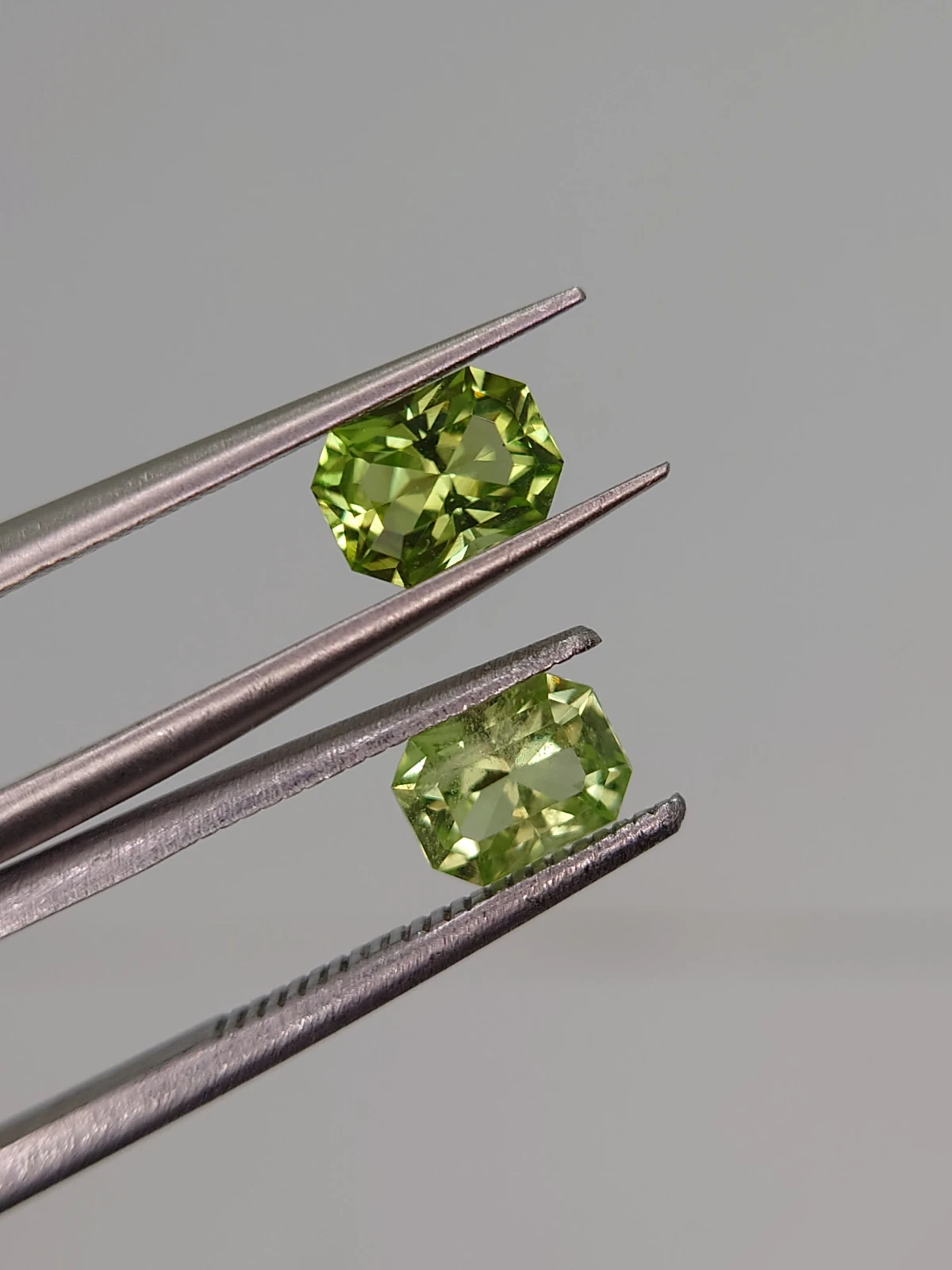 1.3ct Natural Peridot Pair Faceted Loose Gemstone From Pakistan — view 4