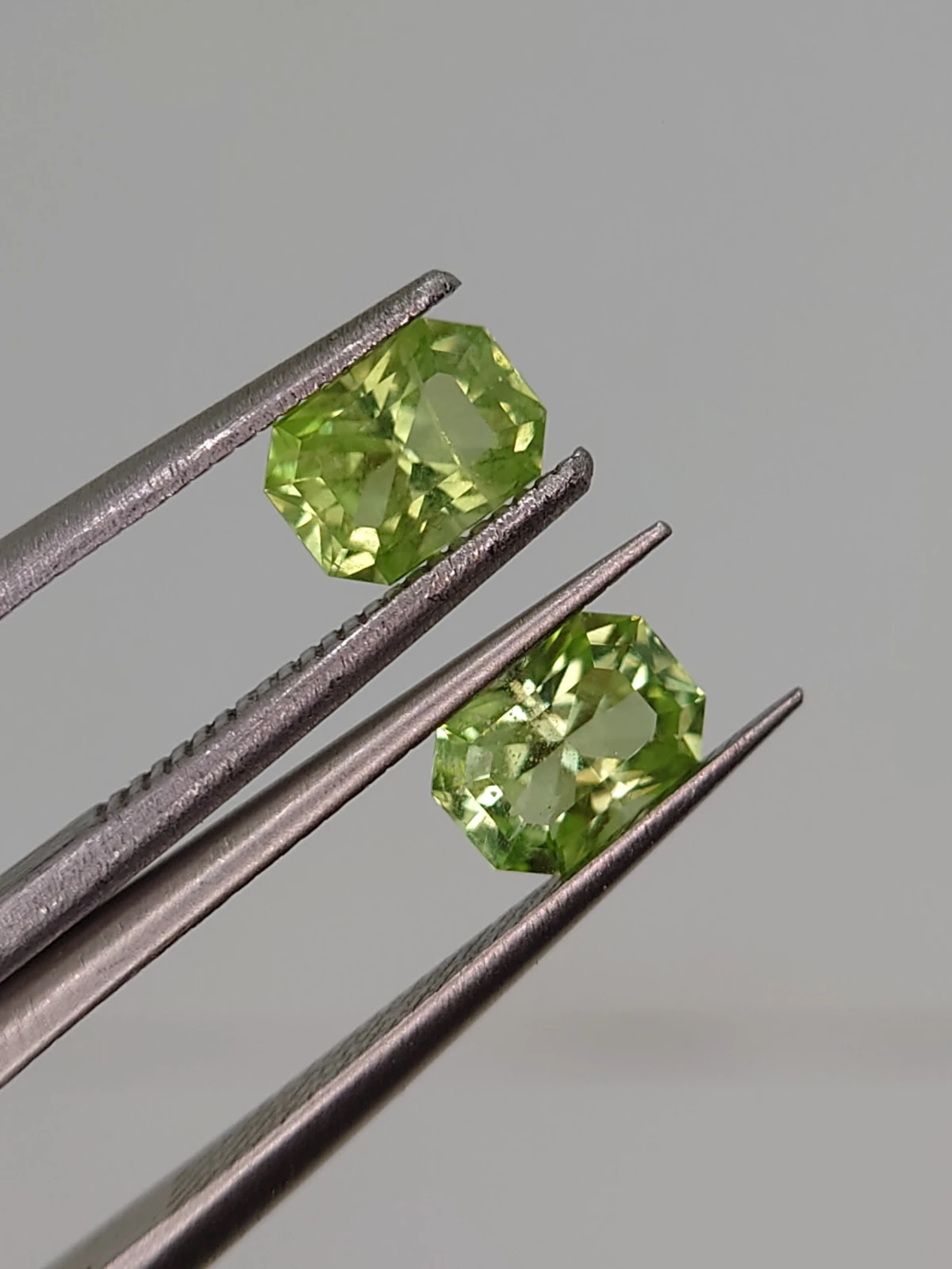 1.6ct Natural Peridot Pair Faceted Loose Gemstone From Pakistan — view 5