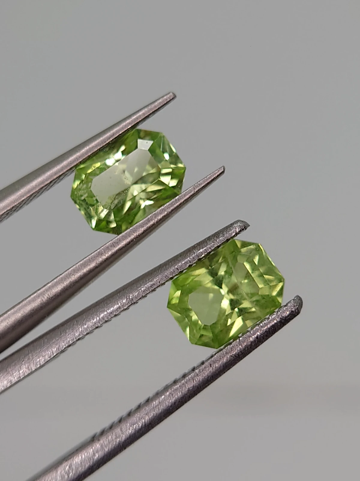 1.6ct Natural Peridot Pair Faceted Loose Gemstone From Pakistan — view 3