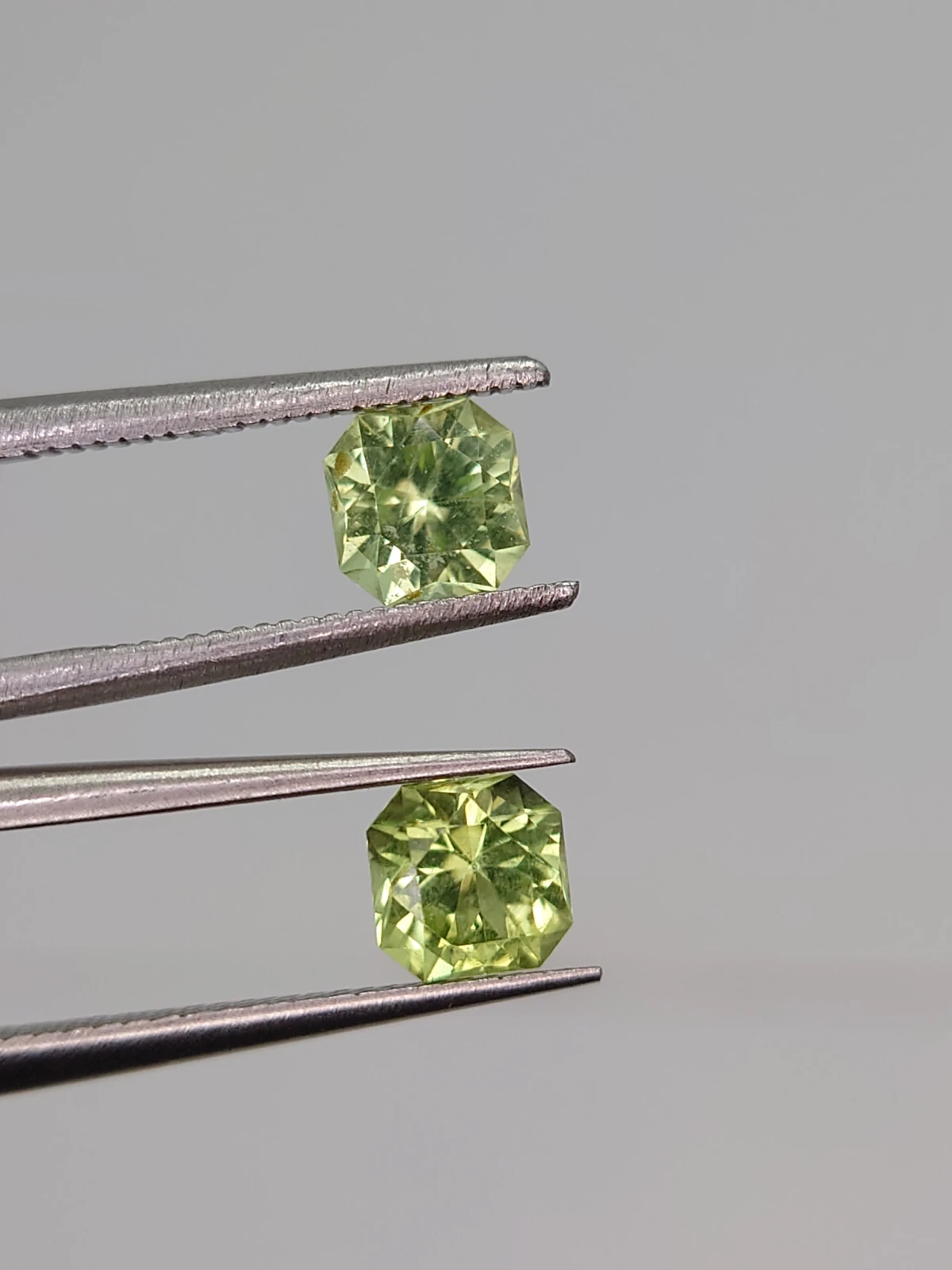 1.5ct Natural Peridot Pair Faceted Loose Gemstone From Pakistan — view 3