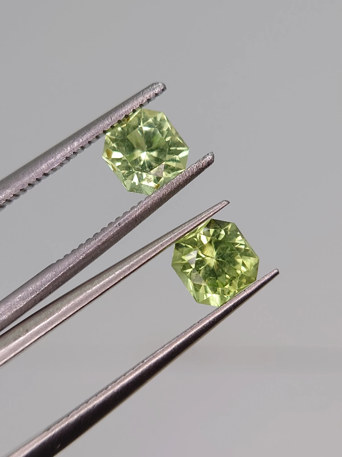 1.5ct Natural Peridot Pair Faceted Loose Gemstone From Pakistan — view 4