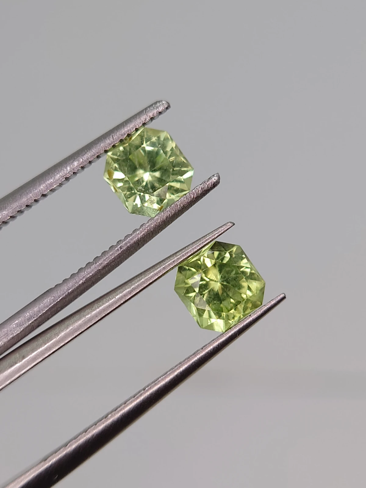 1.5ct Natural Peridot Pair Faceted Loose Gemstone From Pakistan — view 5