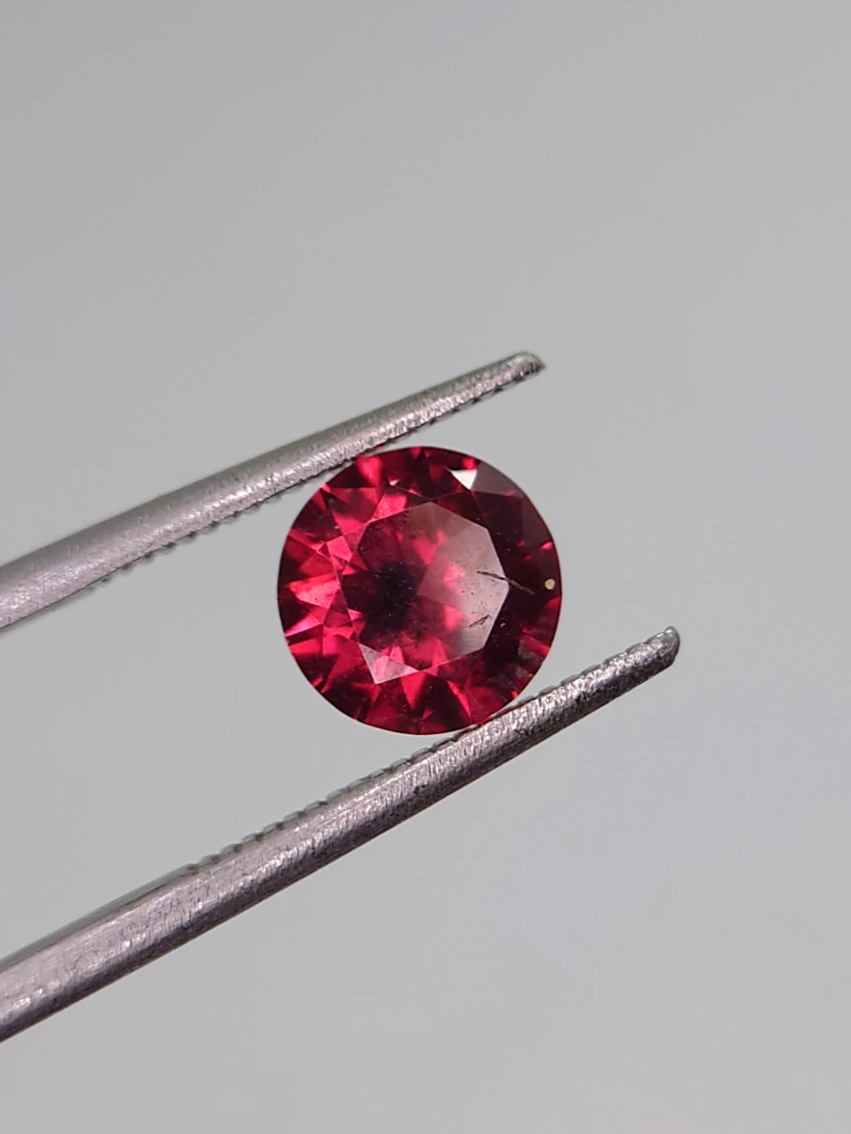 1.4ct Natural Malaya Garnet Round Cut Faceted Loose Gemstone From Malawi — view 3