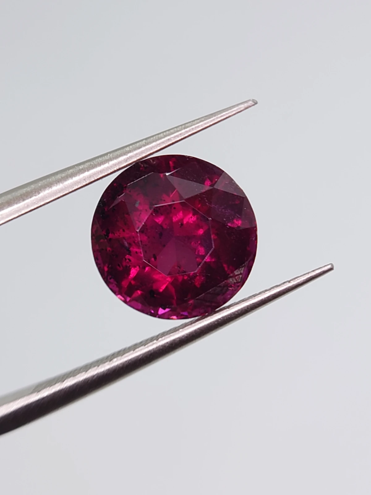 4ct Natural Malaya Garnet Round Cut Faceted Loose Gemstone From Malawi — view 3