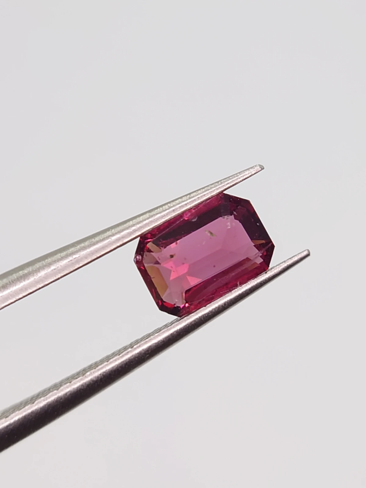 1.07ct Natural Malaya Garnet Faceted Loose Gemstone from Tanzania — view 3