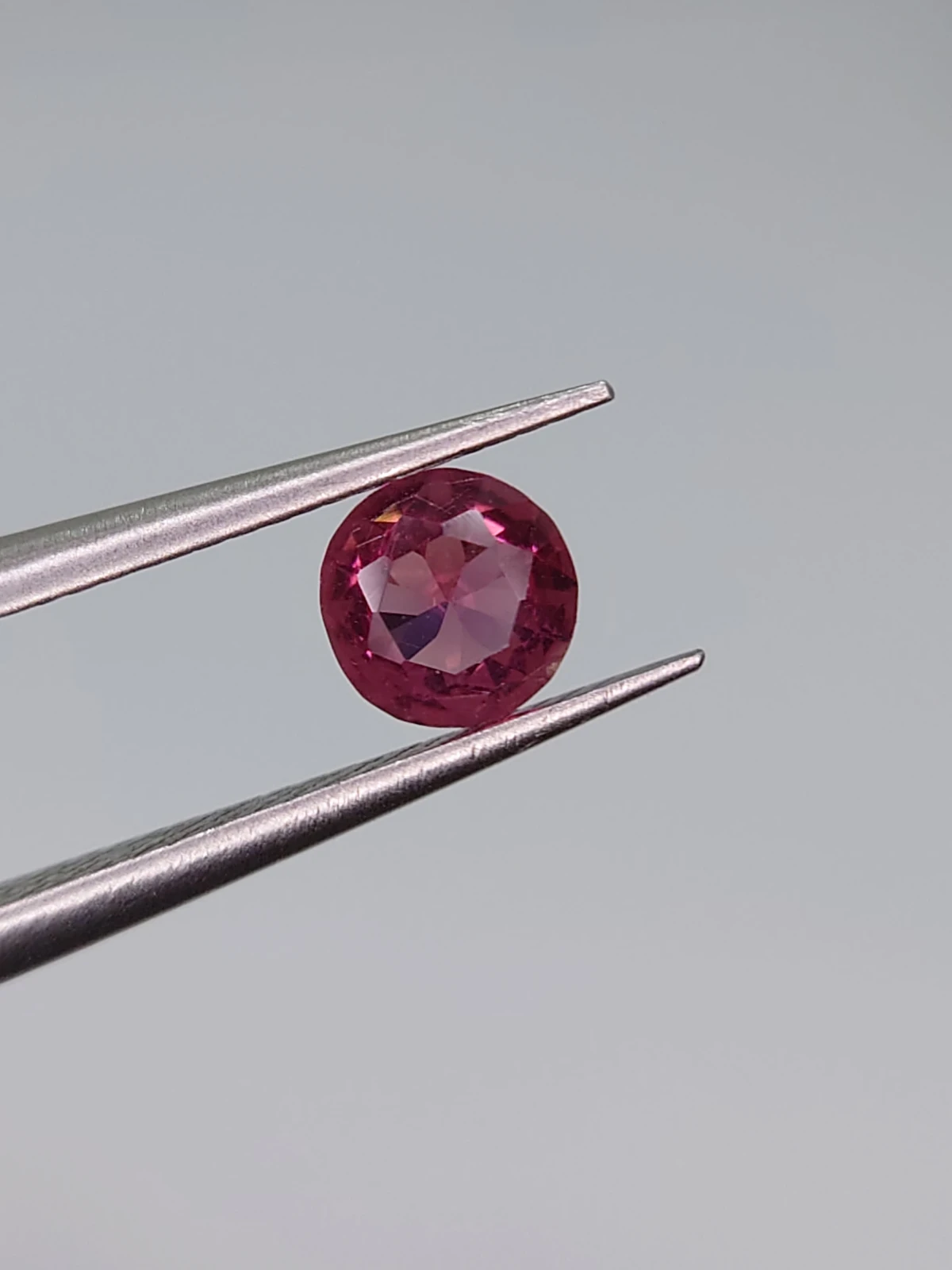 0.43ct Natural Malaya Garnet Round Cut Faceted Loose Gemstone From Tanzania — view 2