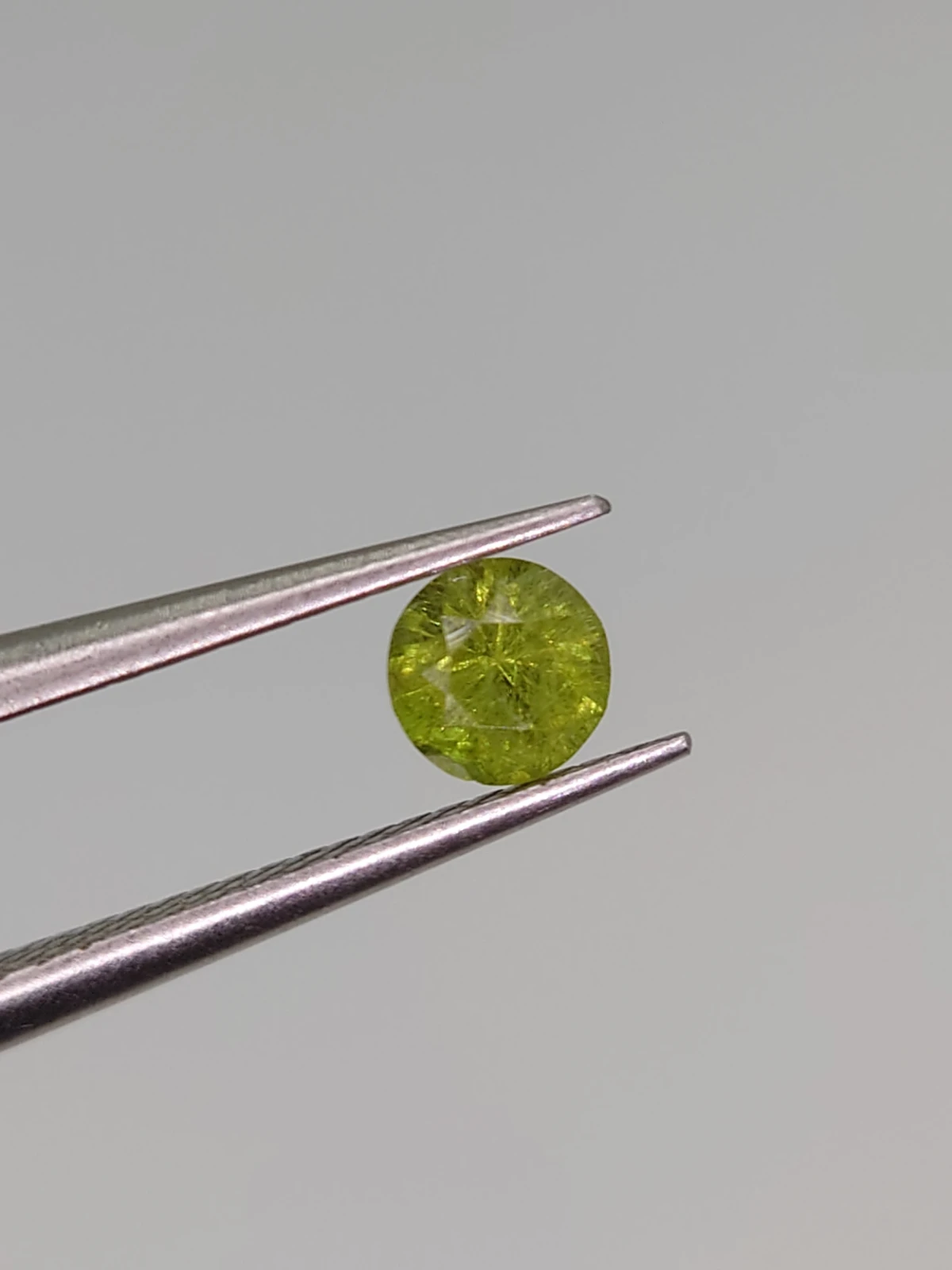 0.28ct Natural Demantoid Garnet Round Cut Faceted Loose Gemstone From Pakistan — view 4
