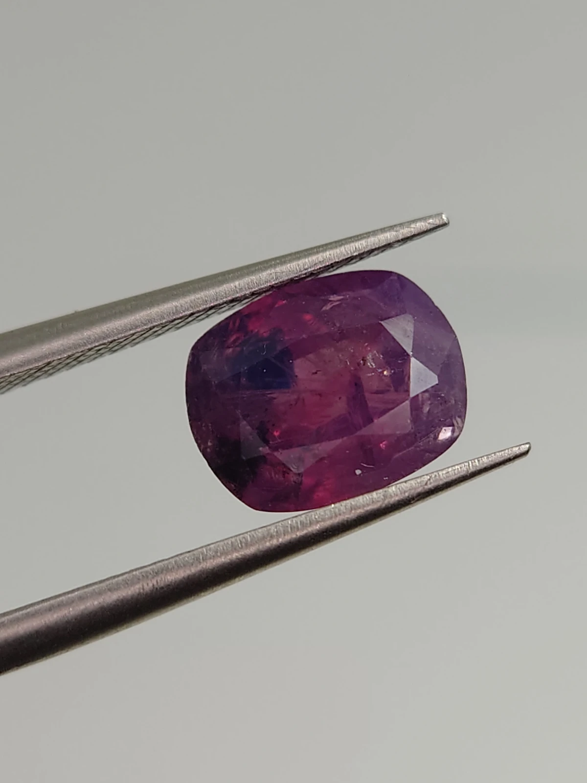 2.69ct Natural Pinkish Purple Sapphire Faceted Loose Gemstone From Kashmir — view 3