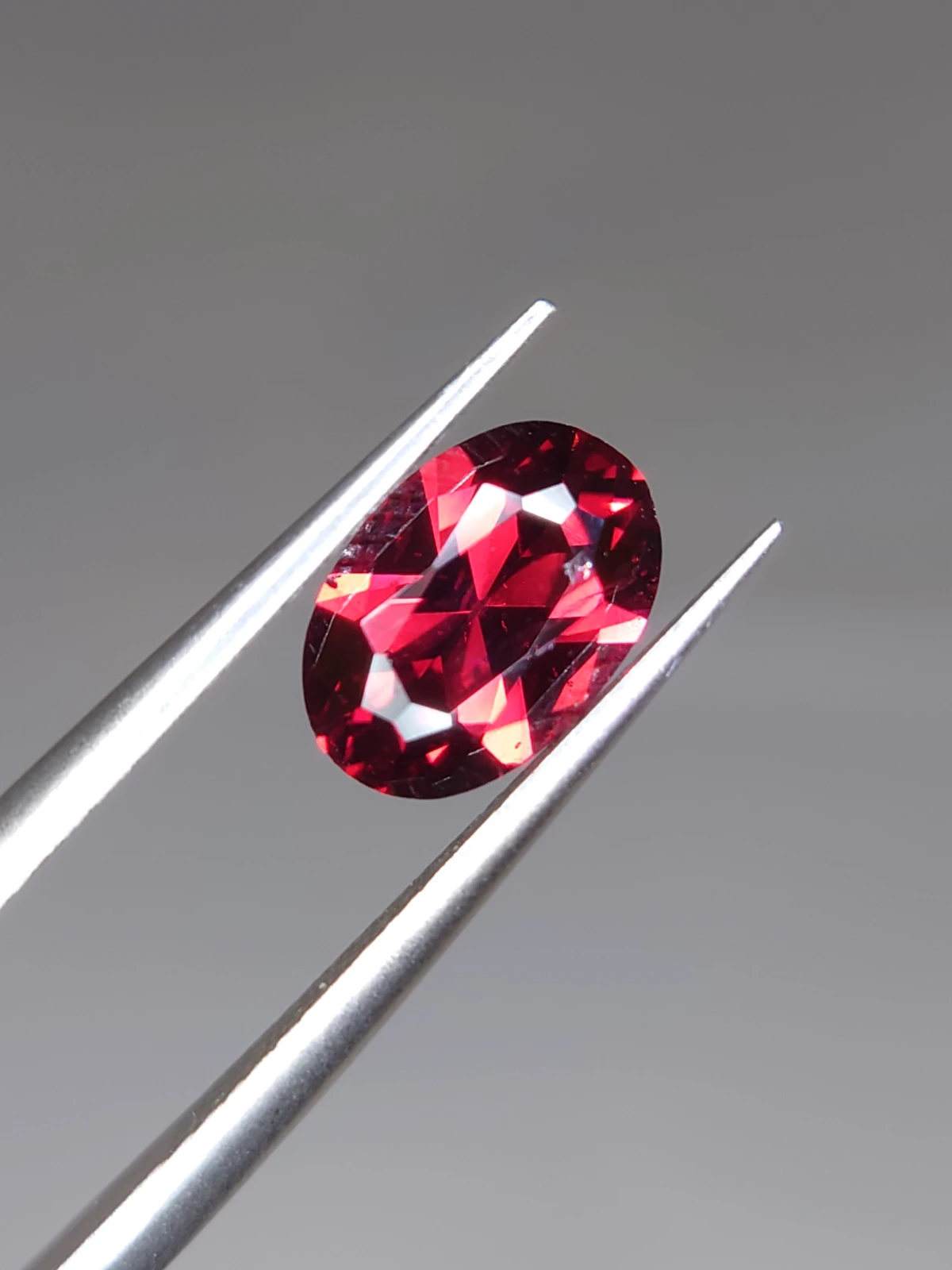2ct Natural Malaya Garnet Oval Cut Faceted Loose Gemstone From Tanzania — view 4
