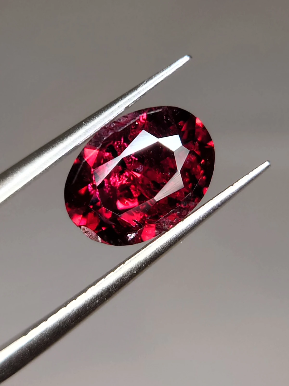 3.42ct Natural Malaya Garnet Oval Cut Faceted Loose Gemstone From Tanzania — view 1